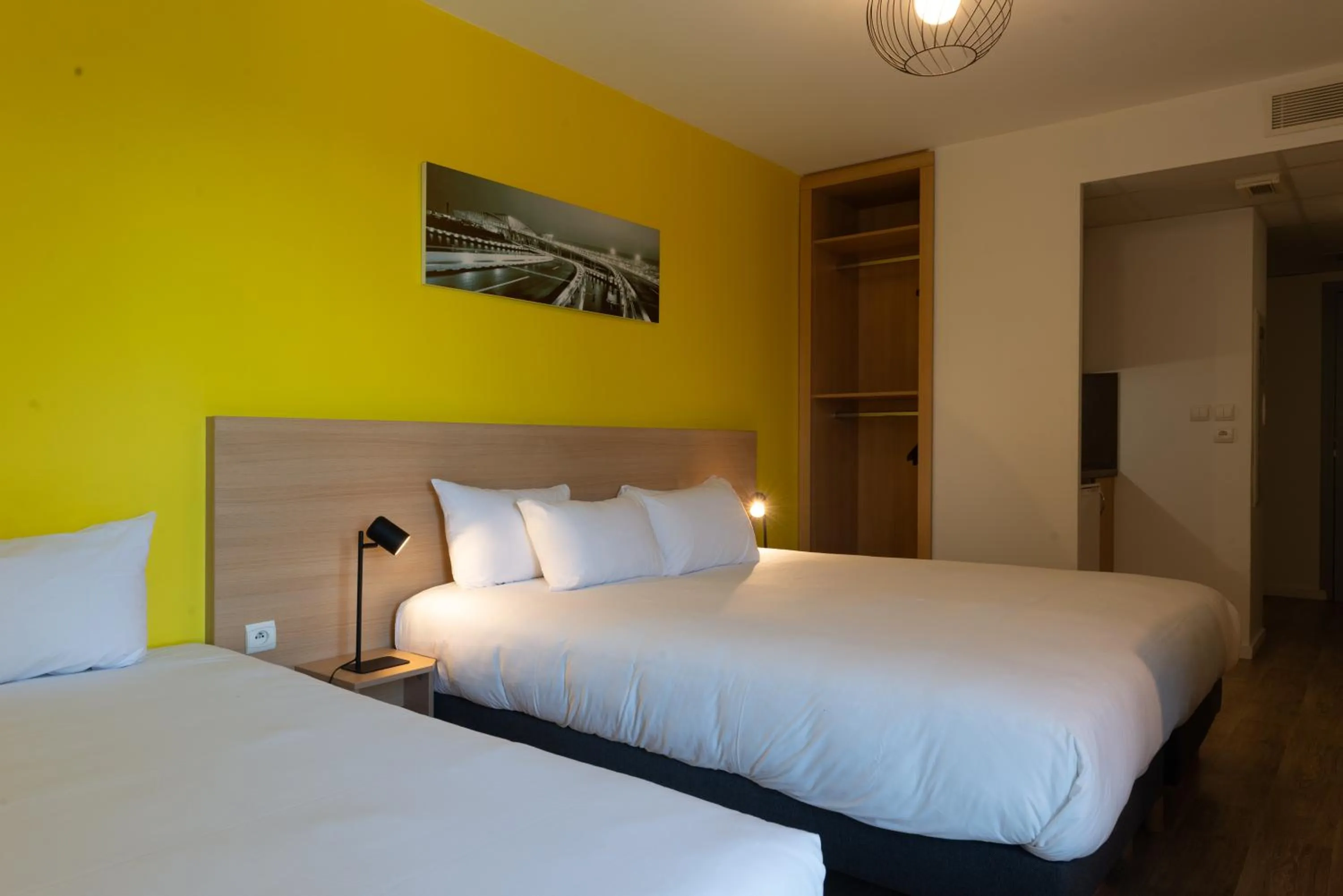 Photo of the whole room, Bed in EastLodge Lyon Est Eurexpo