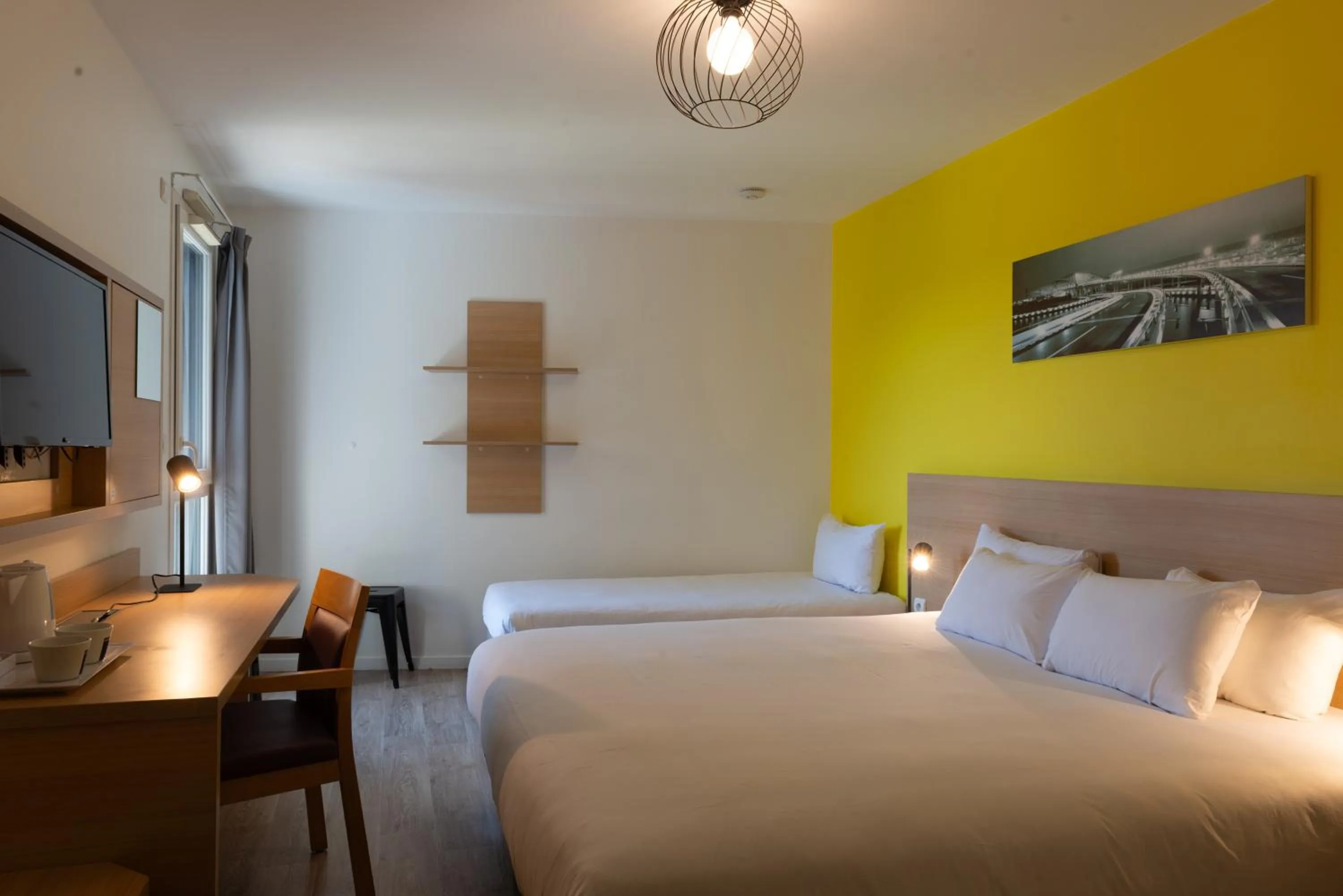 Photo of the whole room, Bed in EastLodge Lyon Est Eurexpo