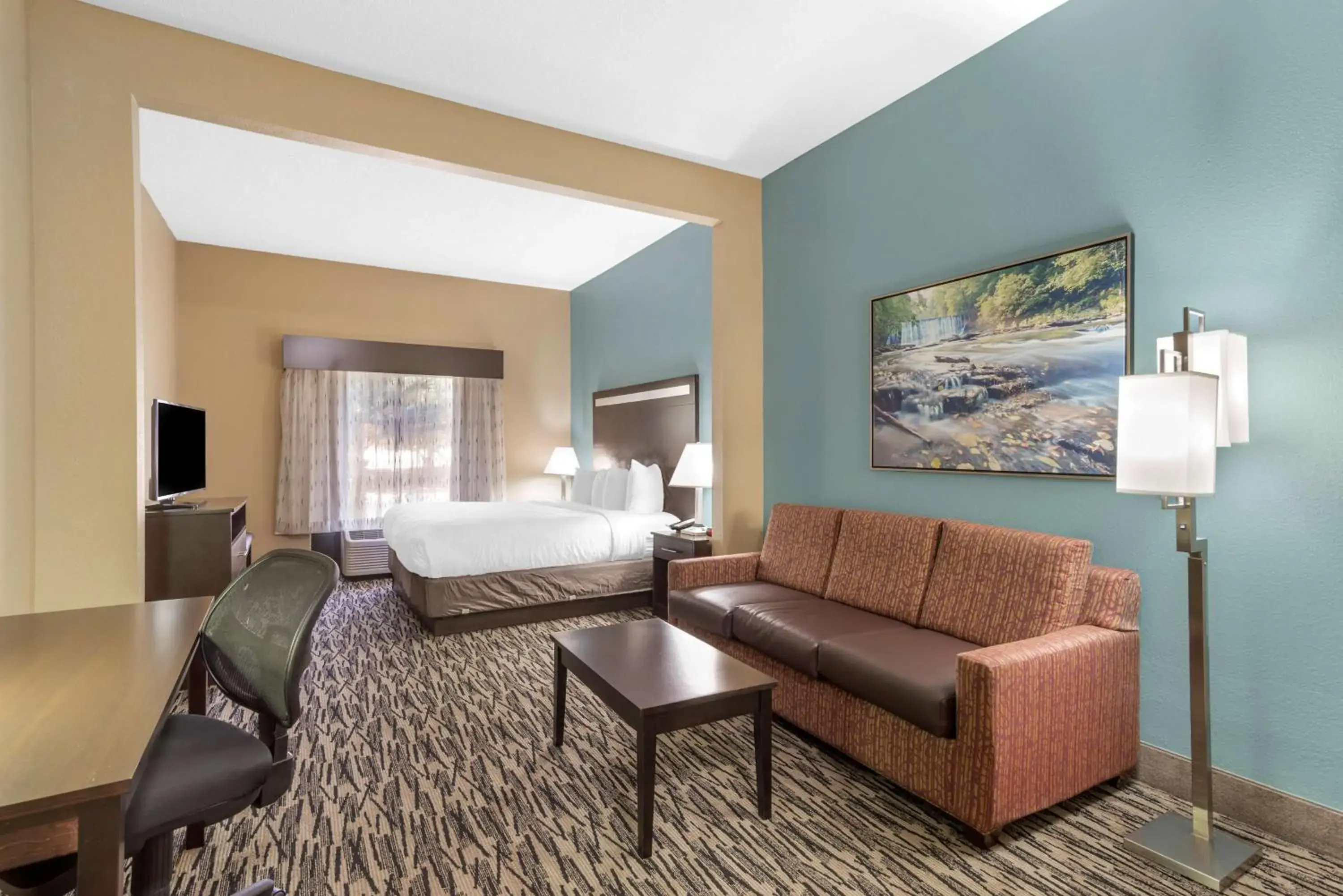 King Suite with Roll-In Shower - Disability Access/Non-Smoking in Best Western Plus McDonough Inn & Suites King Suite with Roll-In Shower - Disability Access/Non-Smoking in Best Western Plus McDonough Inn & Suites
