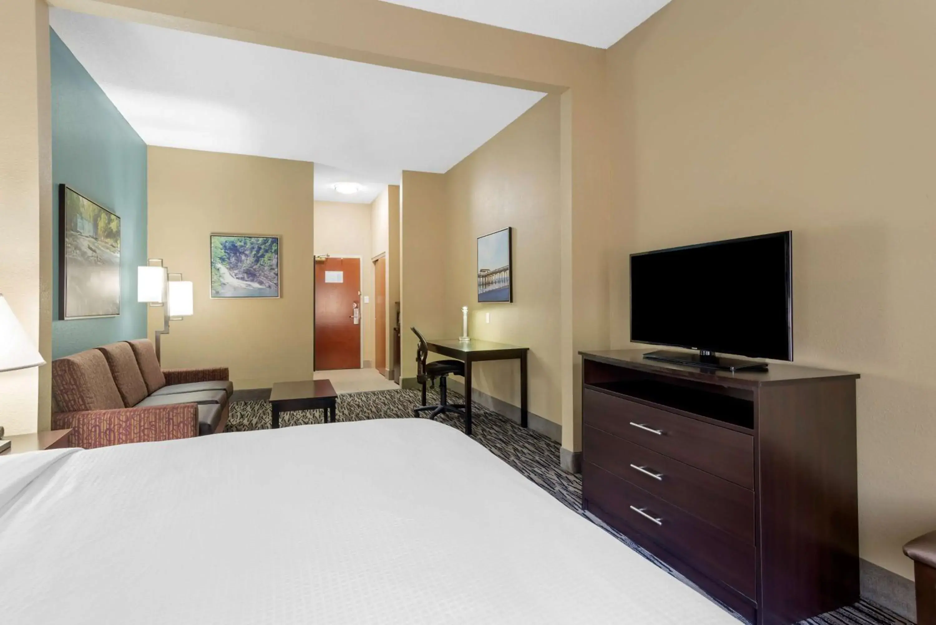 King Room with Bath Tub - Disability Access in Best Western Plus McDonough Inn & Suites King Room with Bath Tub - Disability Access in Best Western Plus McDonough Inn & Suites