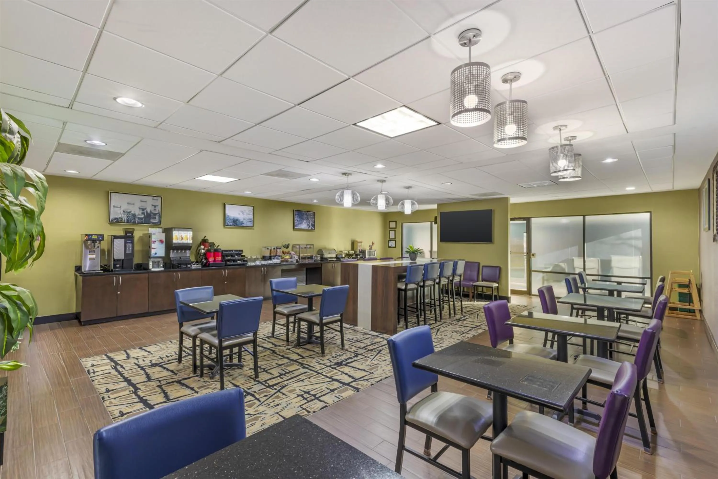 Breakfast in Best Western Plus McDonough Inn & Suites