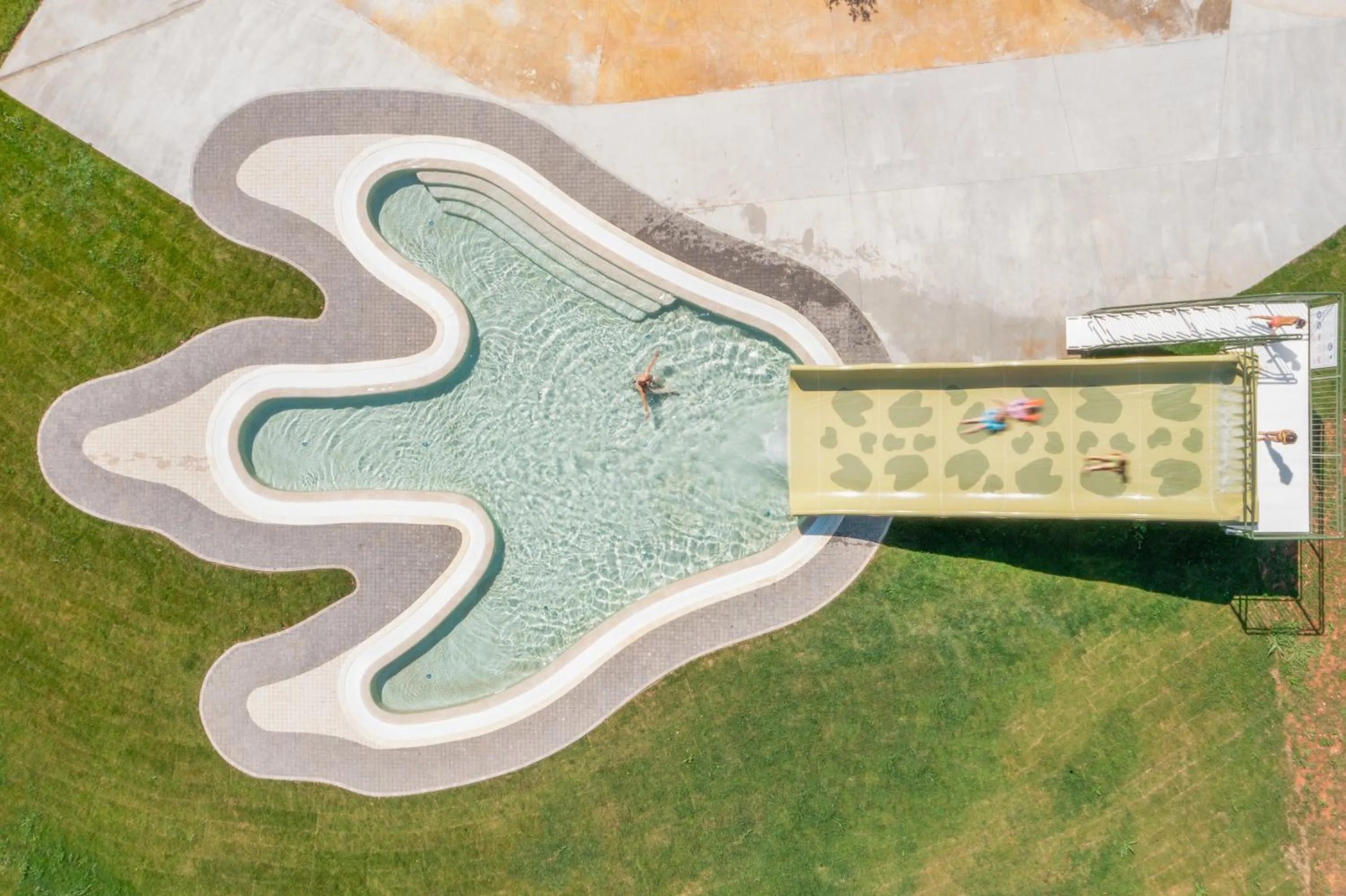 Swimming pool in Camping Homes Mon Perin