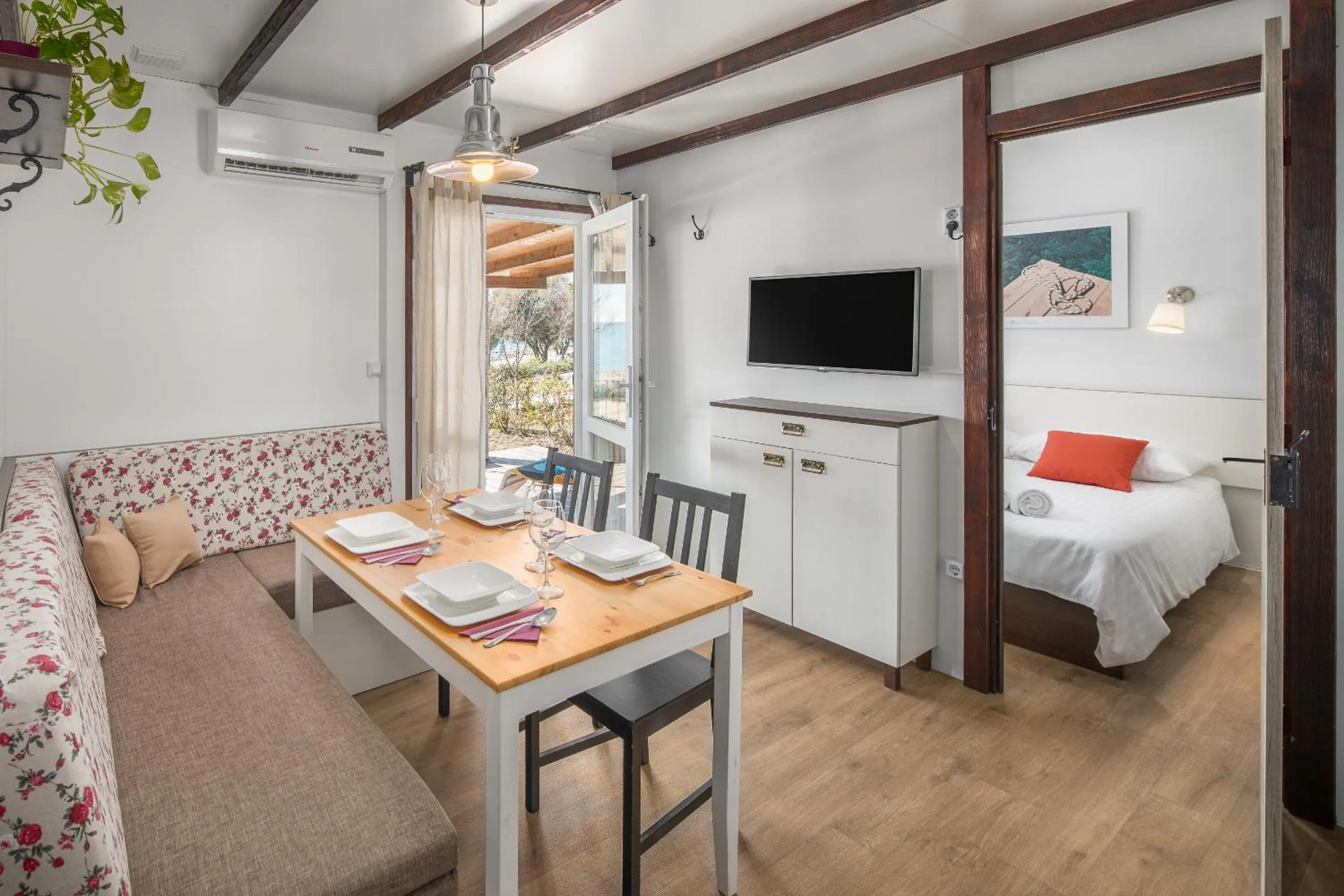 TV and multimedia, Bed in Camping Homes Mon Perin