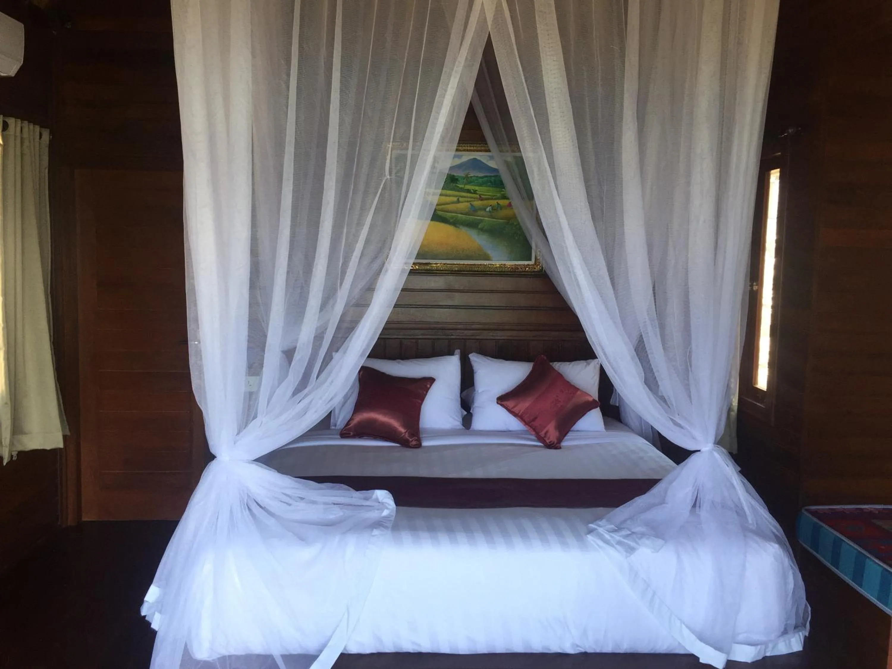 Bed in Sunday Huts Lembongan