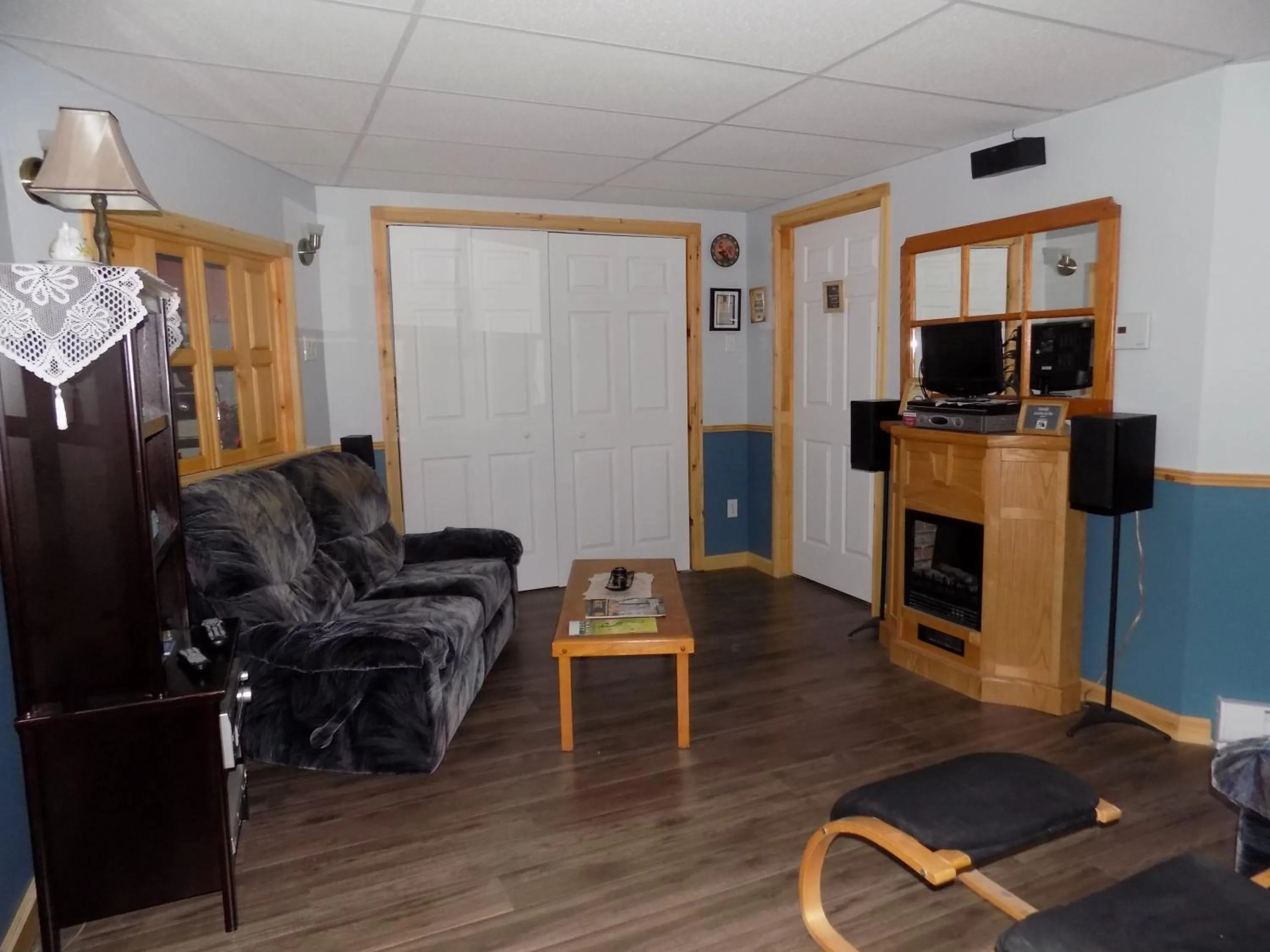 Communal lounge/ TV room in Gîte Esprit Follet