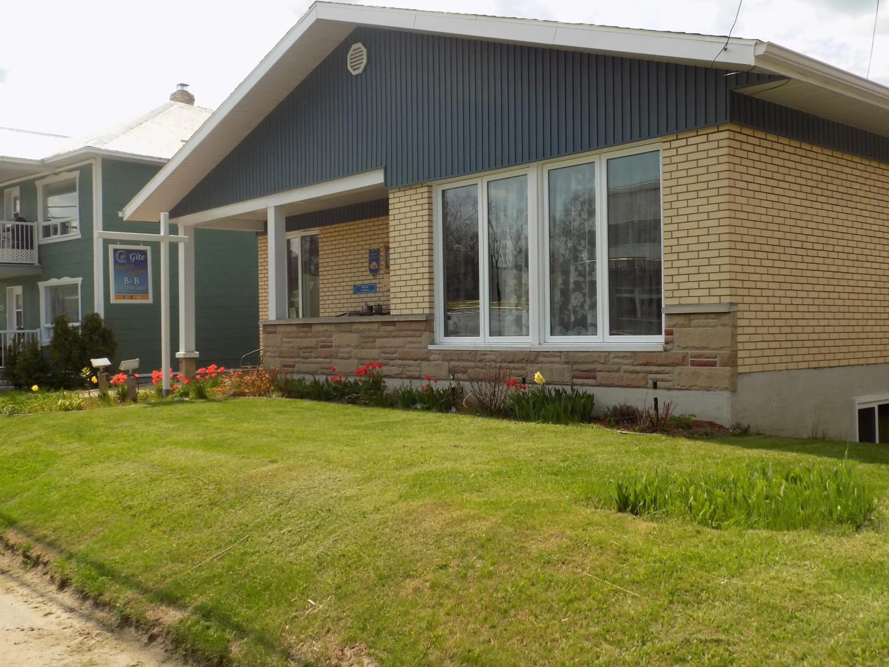 group of guests in Gîte Esprit Follet