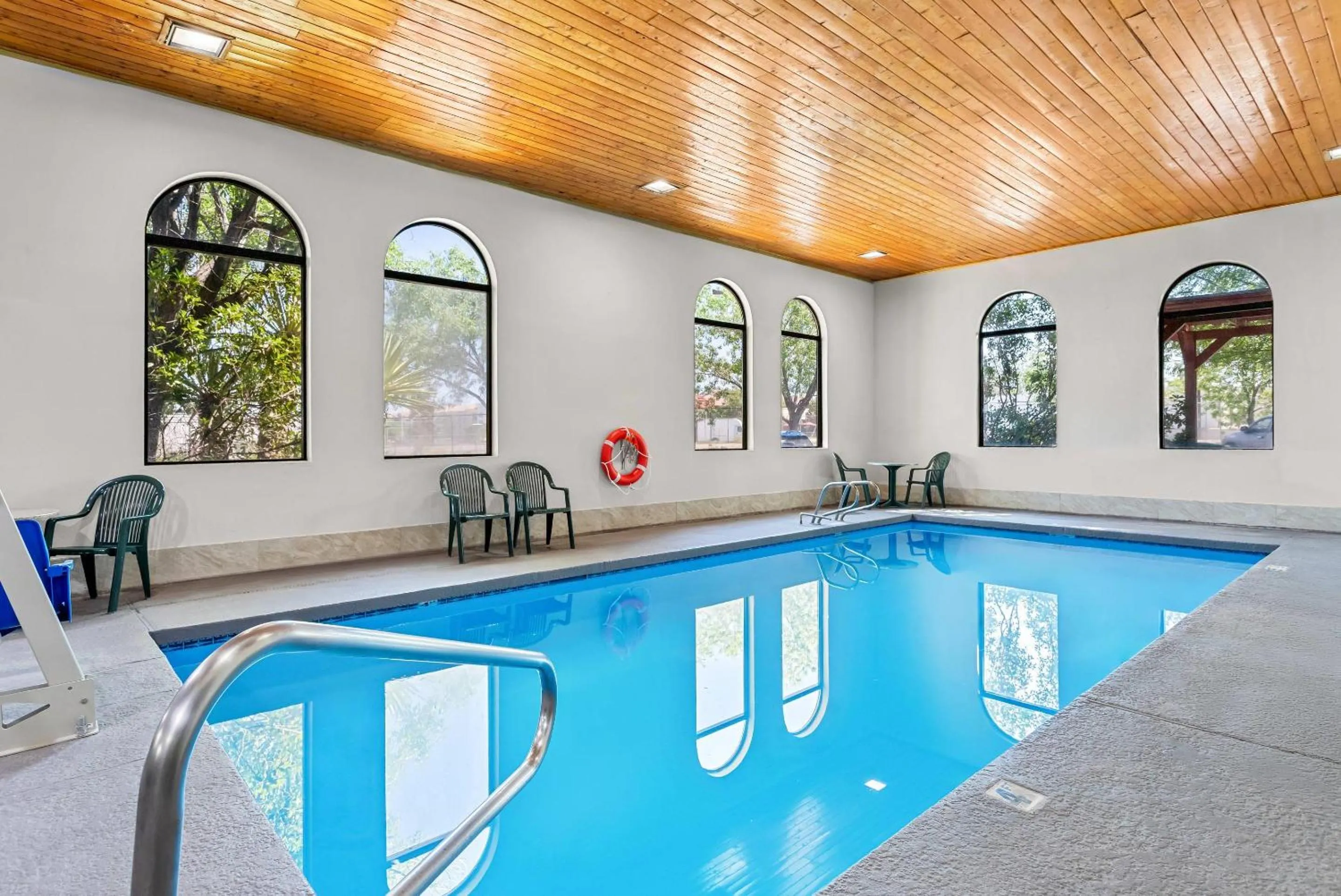 Swimming pool in Quality Inn & Suites Sunport Airport Albuquerque