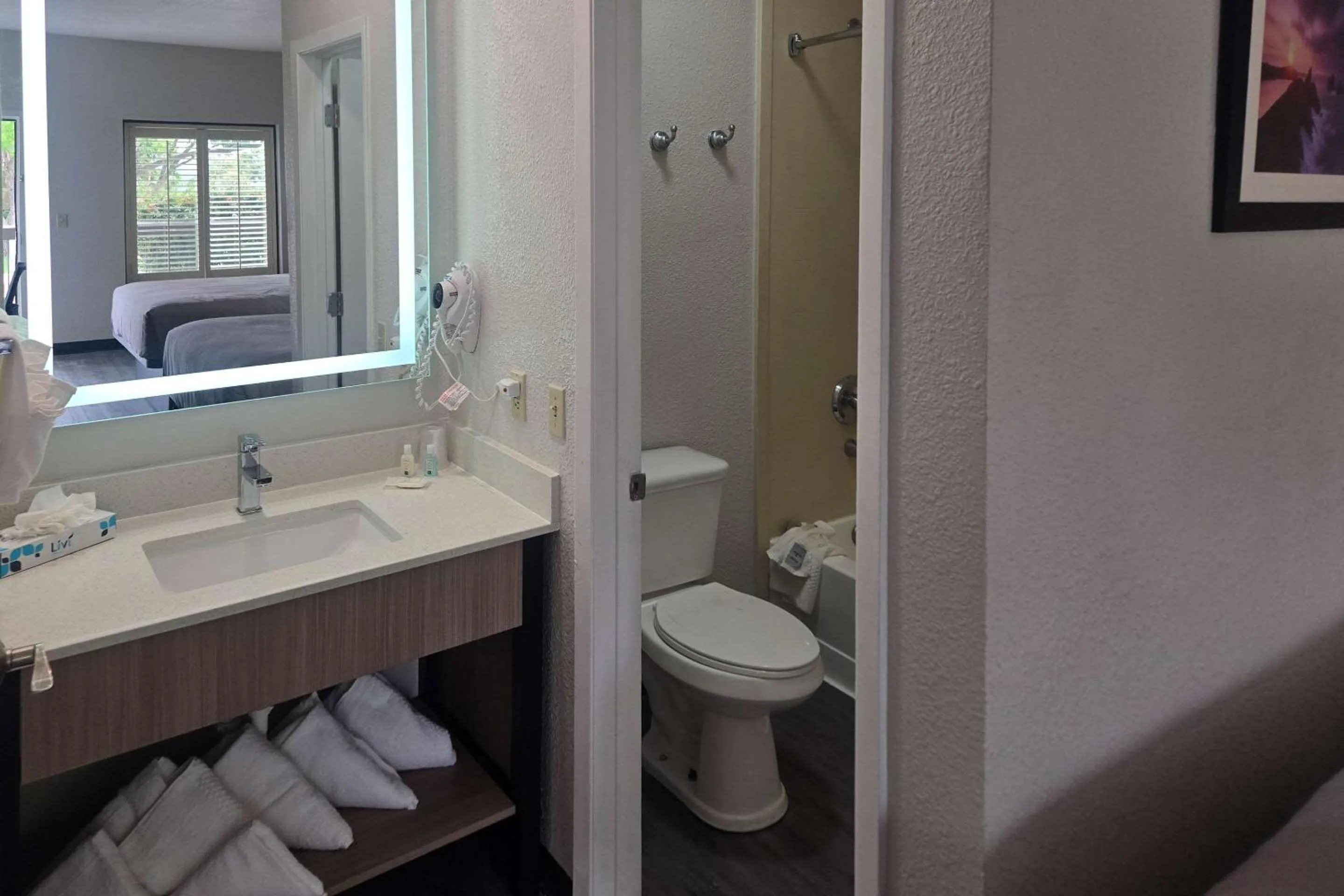 Bedroom in Super 8 by Wyndham Albuquerque Airport