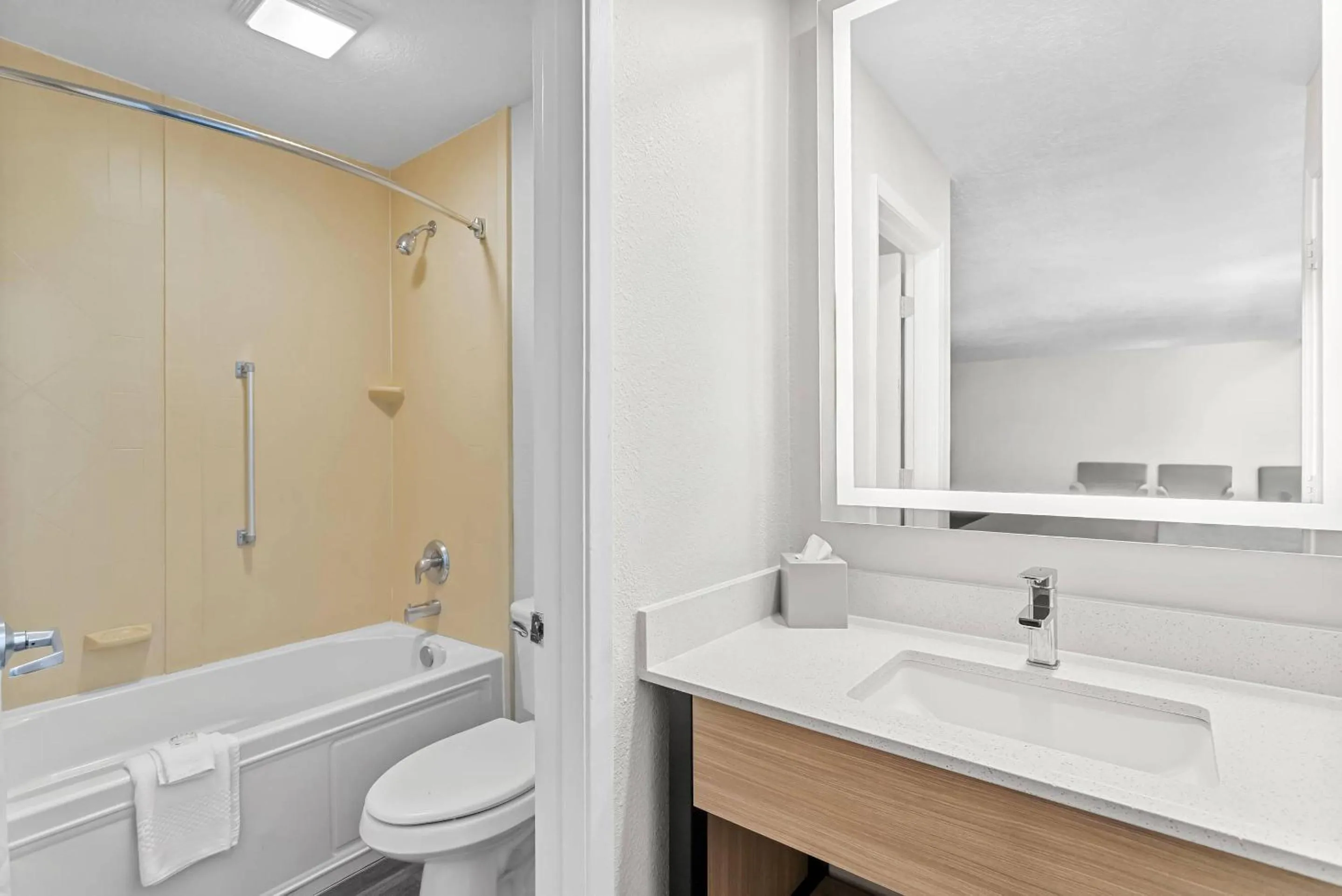 Bedroom in Quality Inn & Suites Sunport Airport Albuquerque