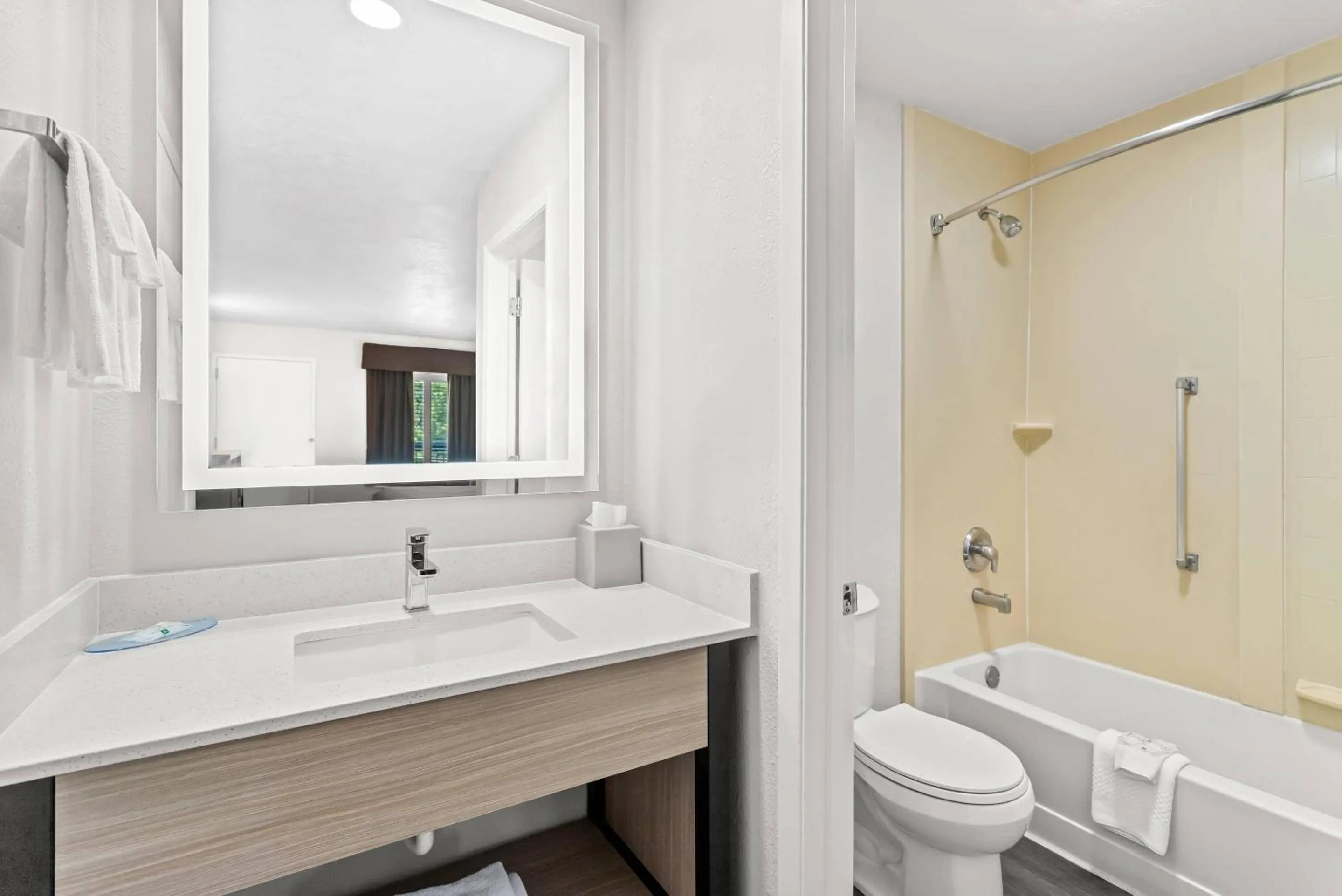 Bedroom in Quality Inn & Suites Sunport Airport Albuquerque