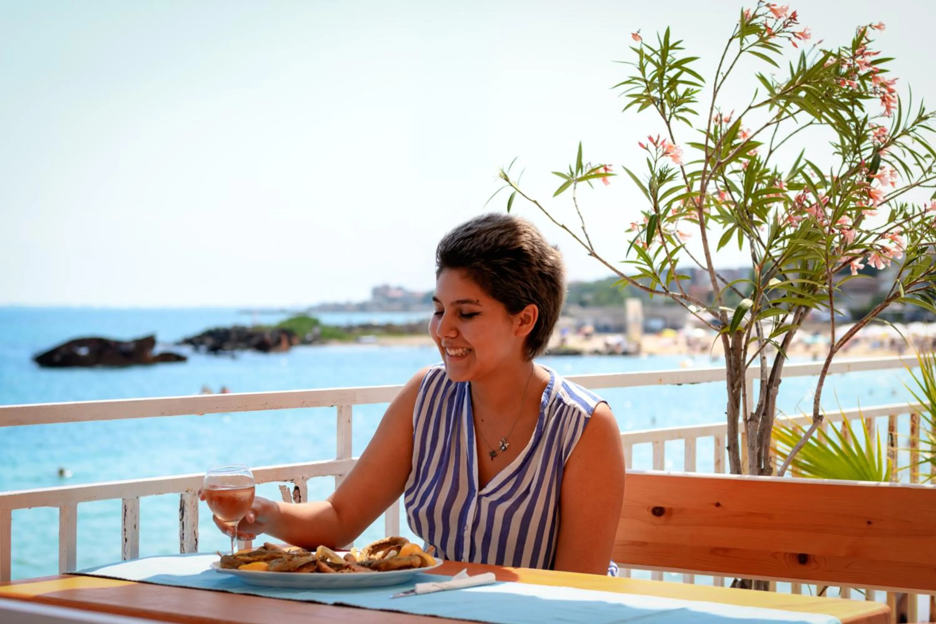 Restaurant/places to eat in Hotel Evridika