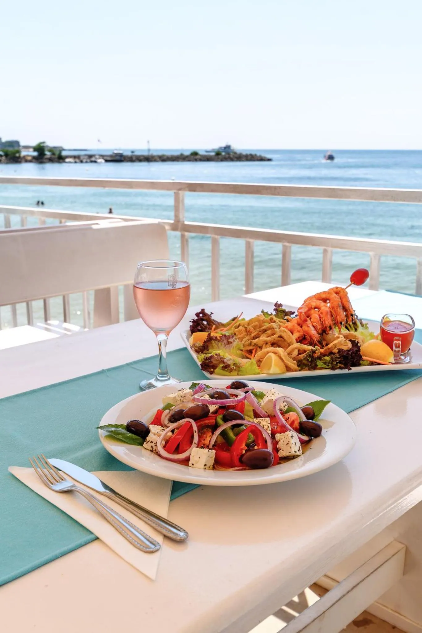 Restaurant/places to eat in Hotel Evridika