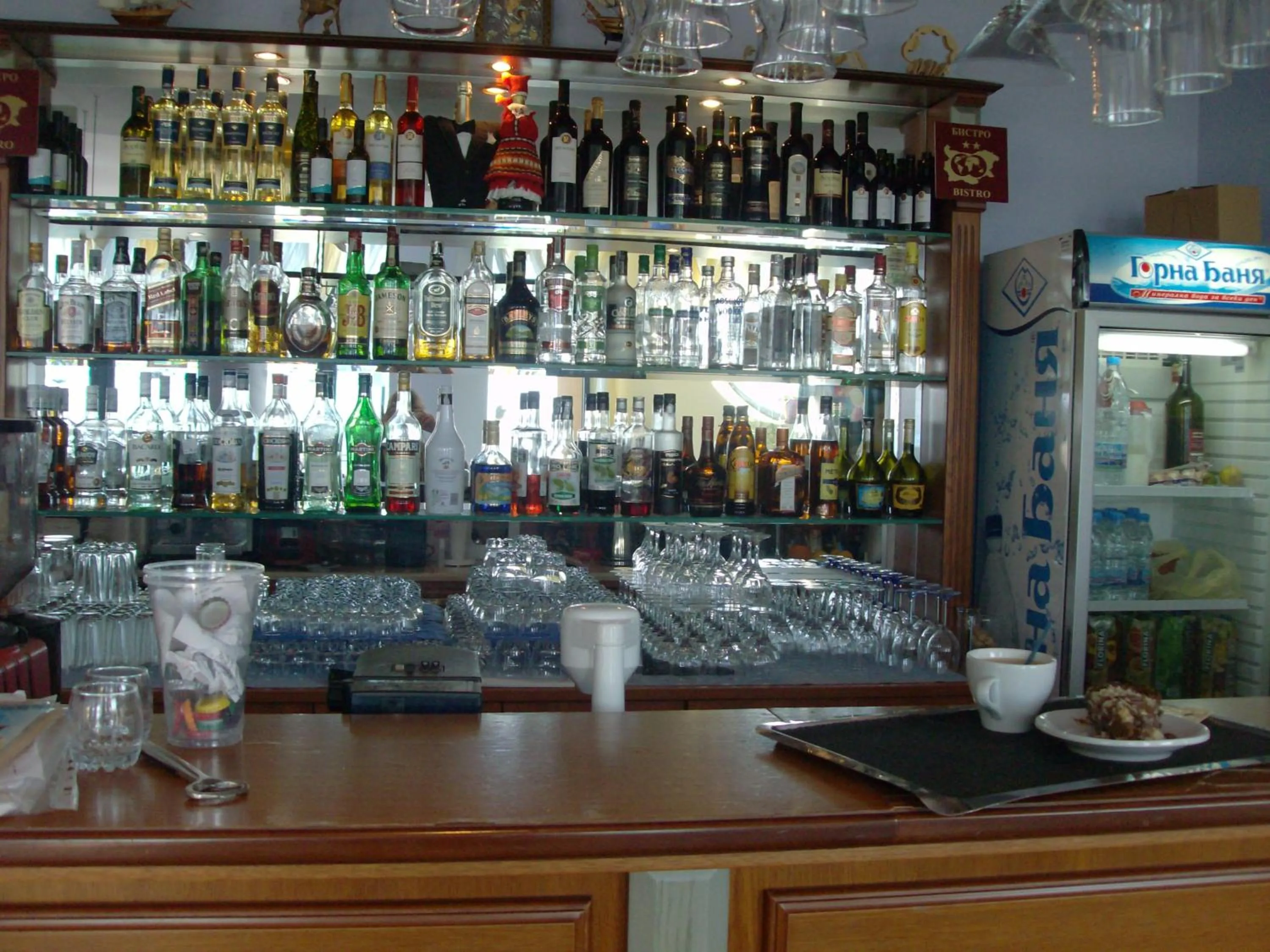 Restaurant/places to eat in Hotel Evridika