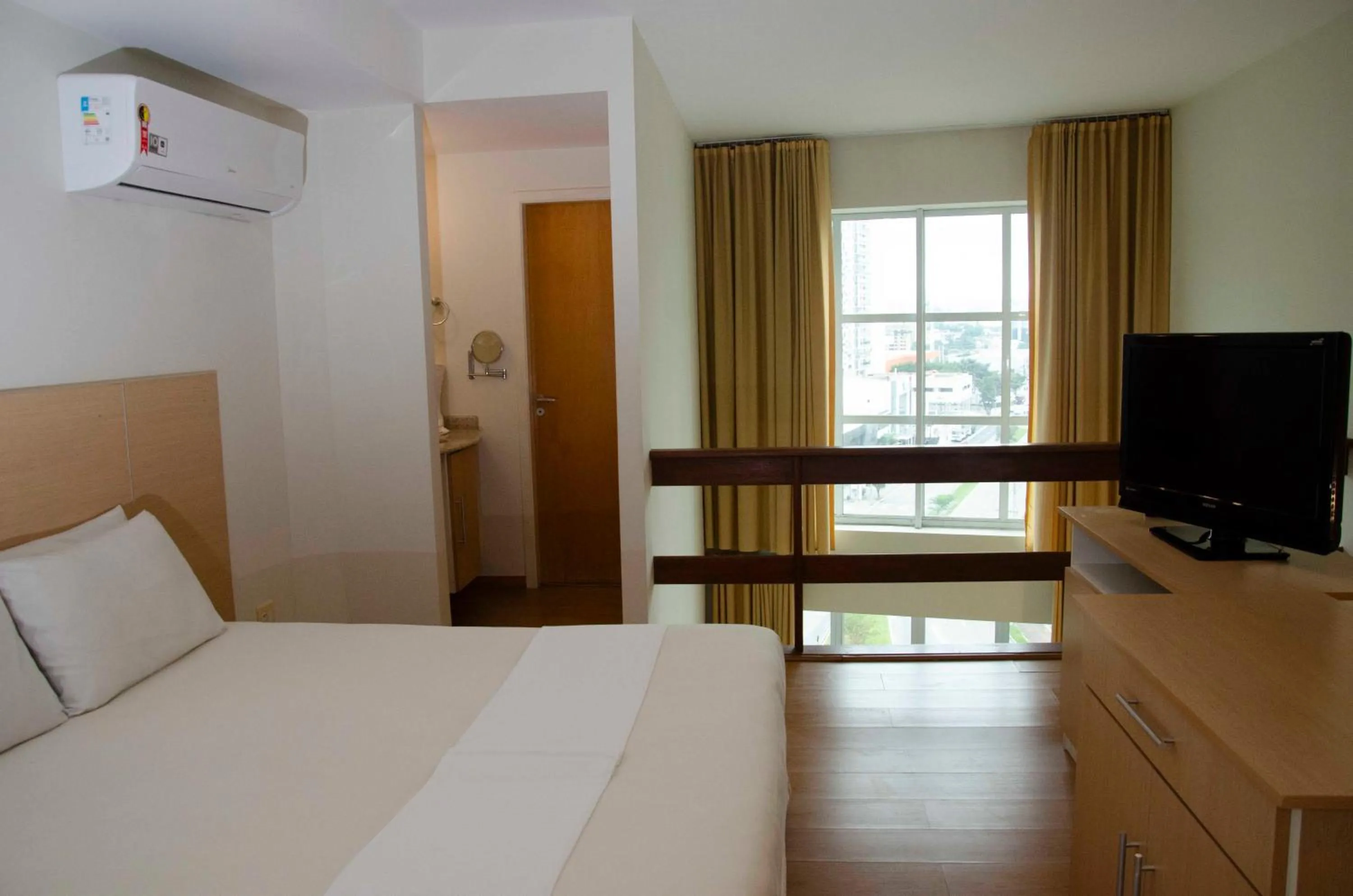 View (from property/room), Bed in Hotel City Hall