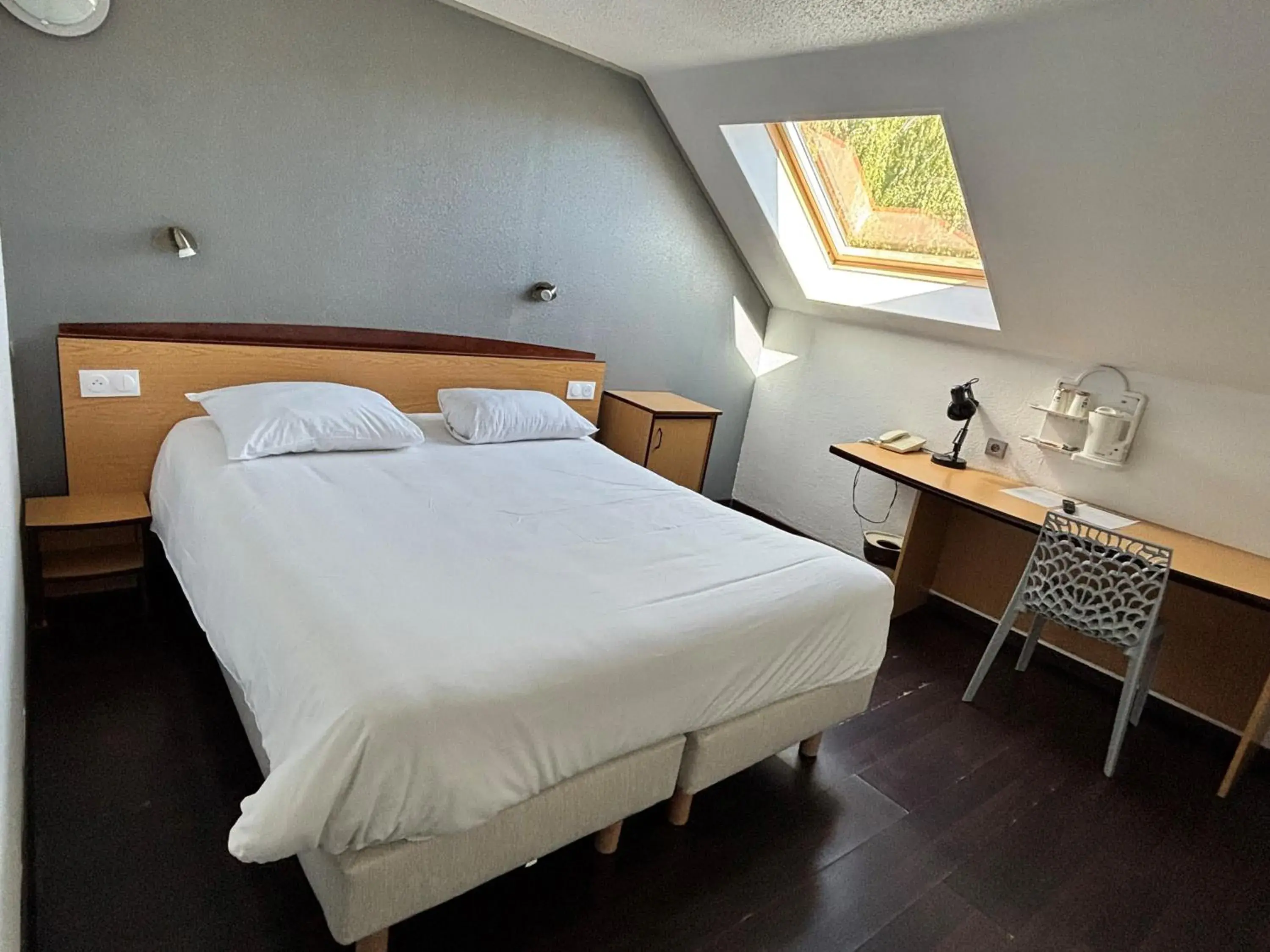 Twin Room in Campanile Saumur Twin Room in Campanile Saumur