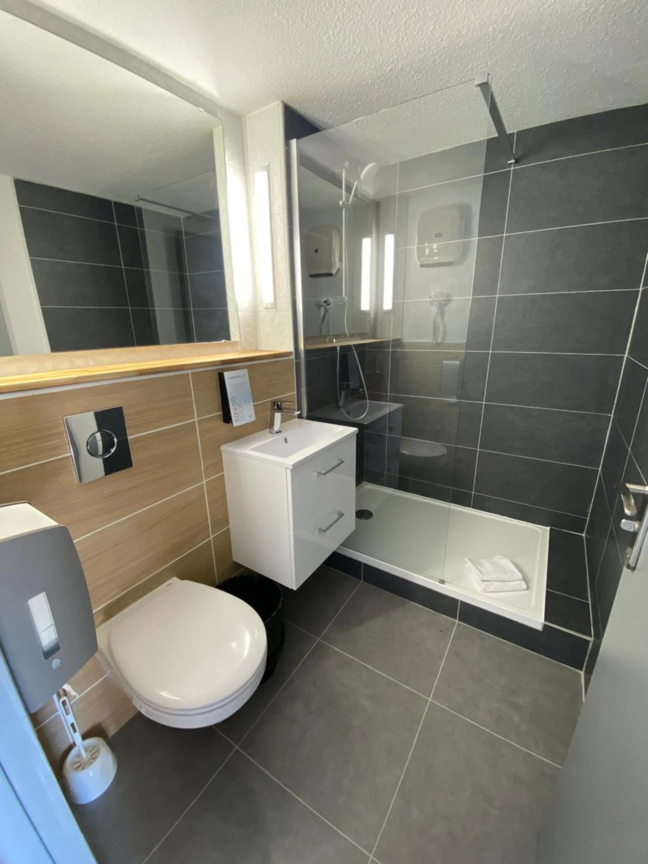 Shower in Campanile Saumur