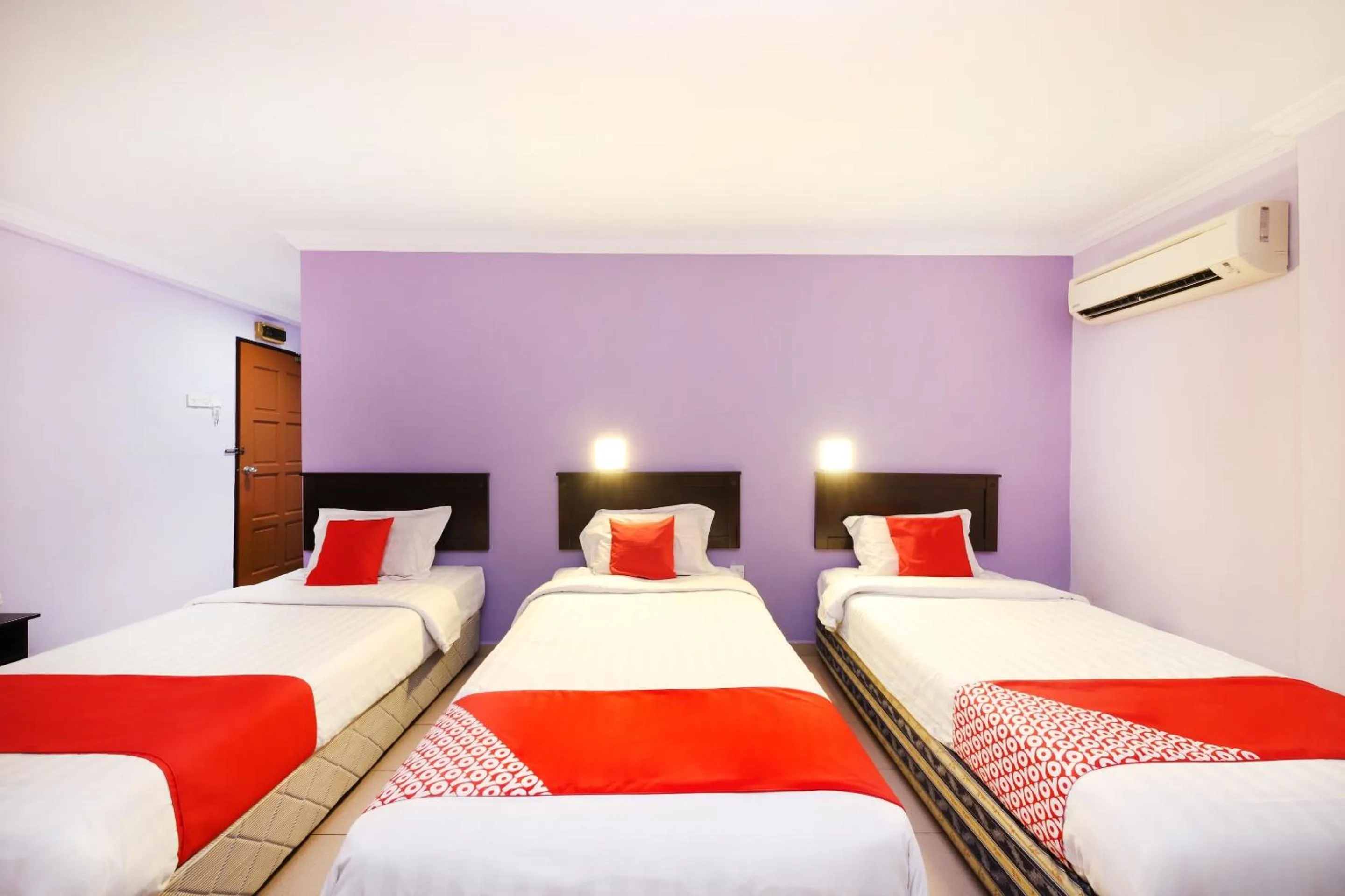 Bedroom, Bed in Super OYO 473 Comfort Hotel 2