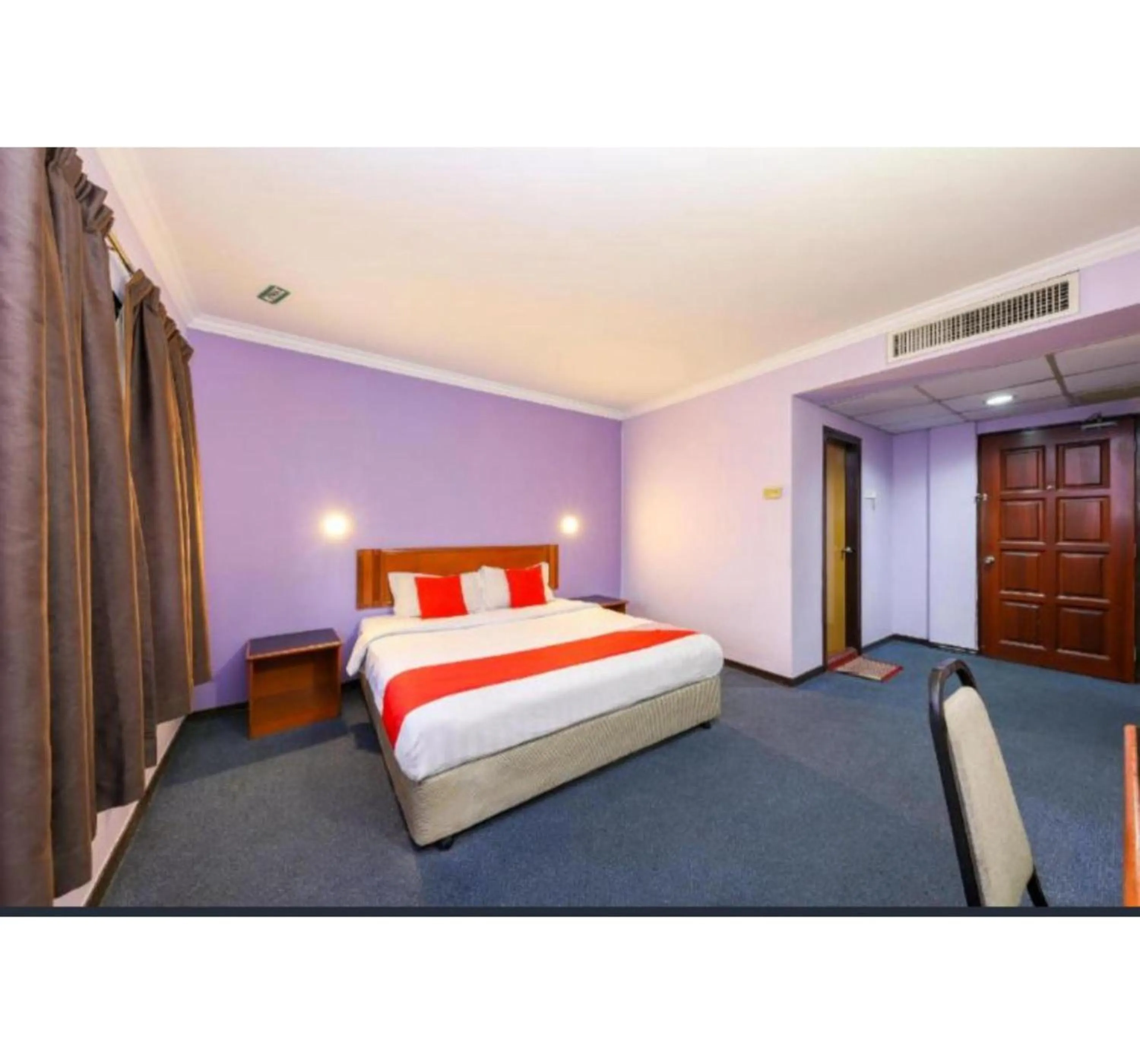 Bedroom, Bed in Super OYO 473 Comfort Hotel 2