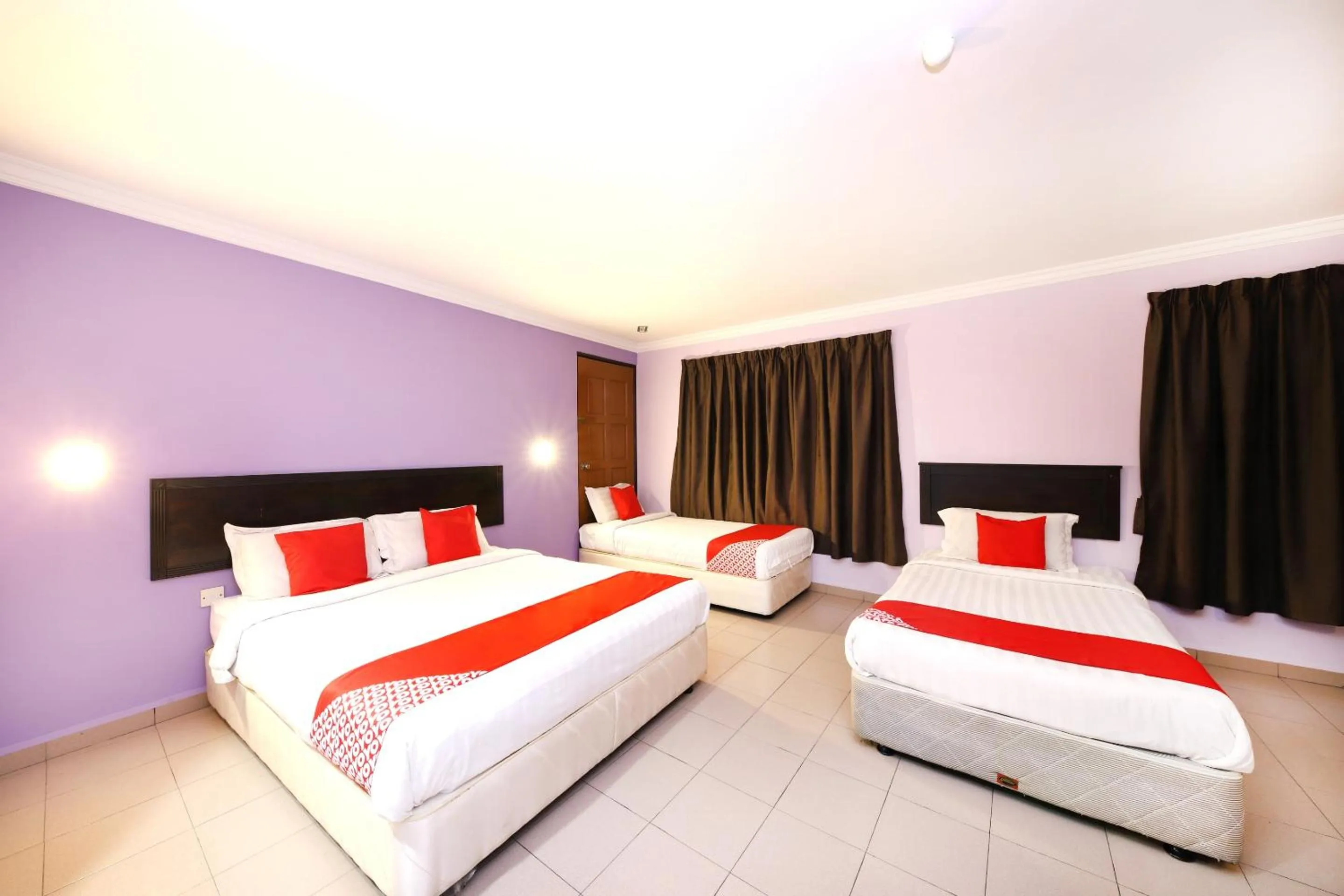 Bedroom, Bed in Super OYO 473 Comfort Hotel 2