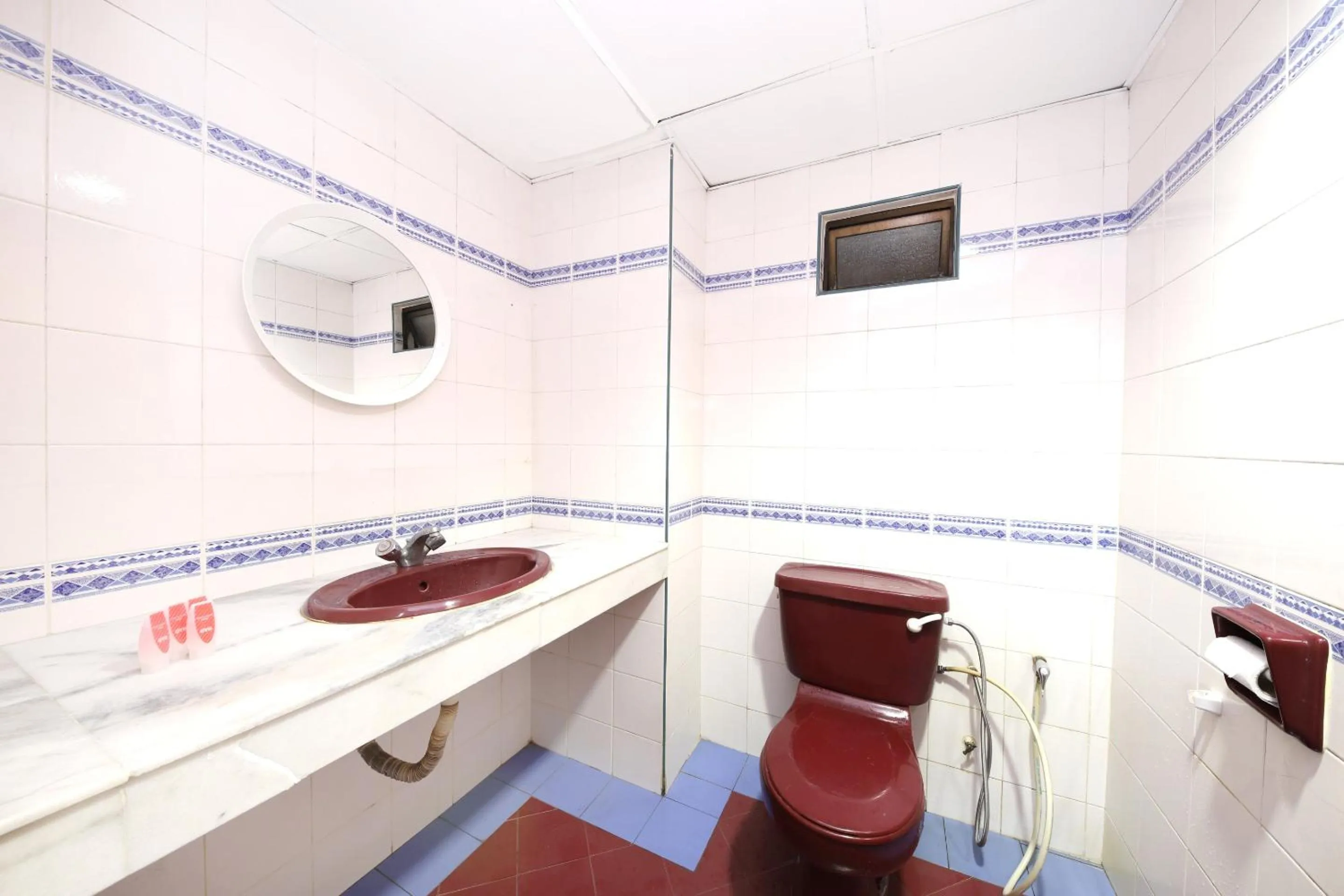 Bathroom in Super OYO 473 Comfort Hotel 2