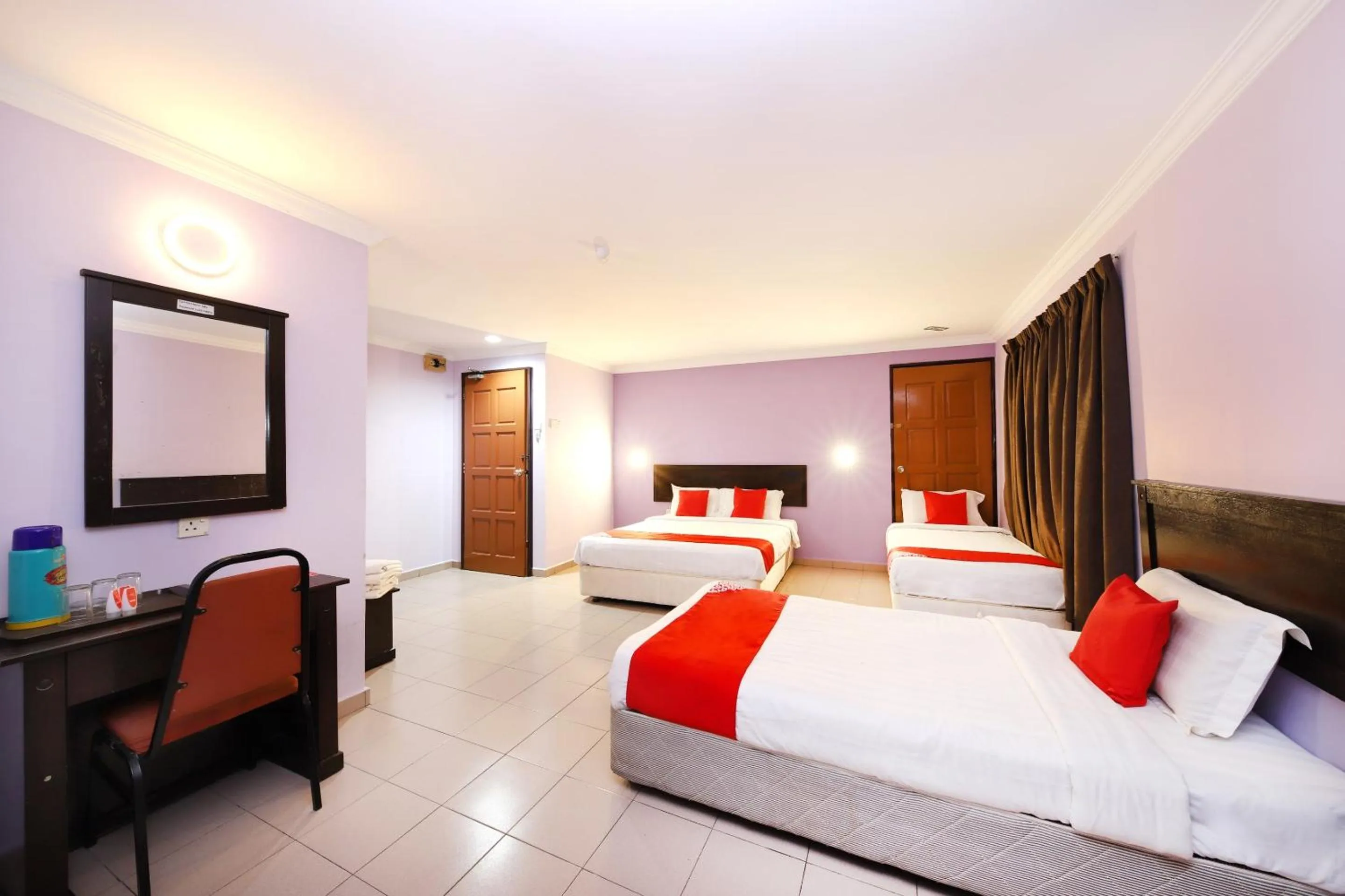 Bedroom, Bed in Super OYO 473 Comfort Hotel 2