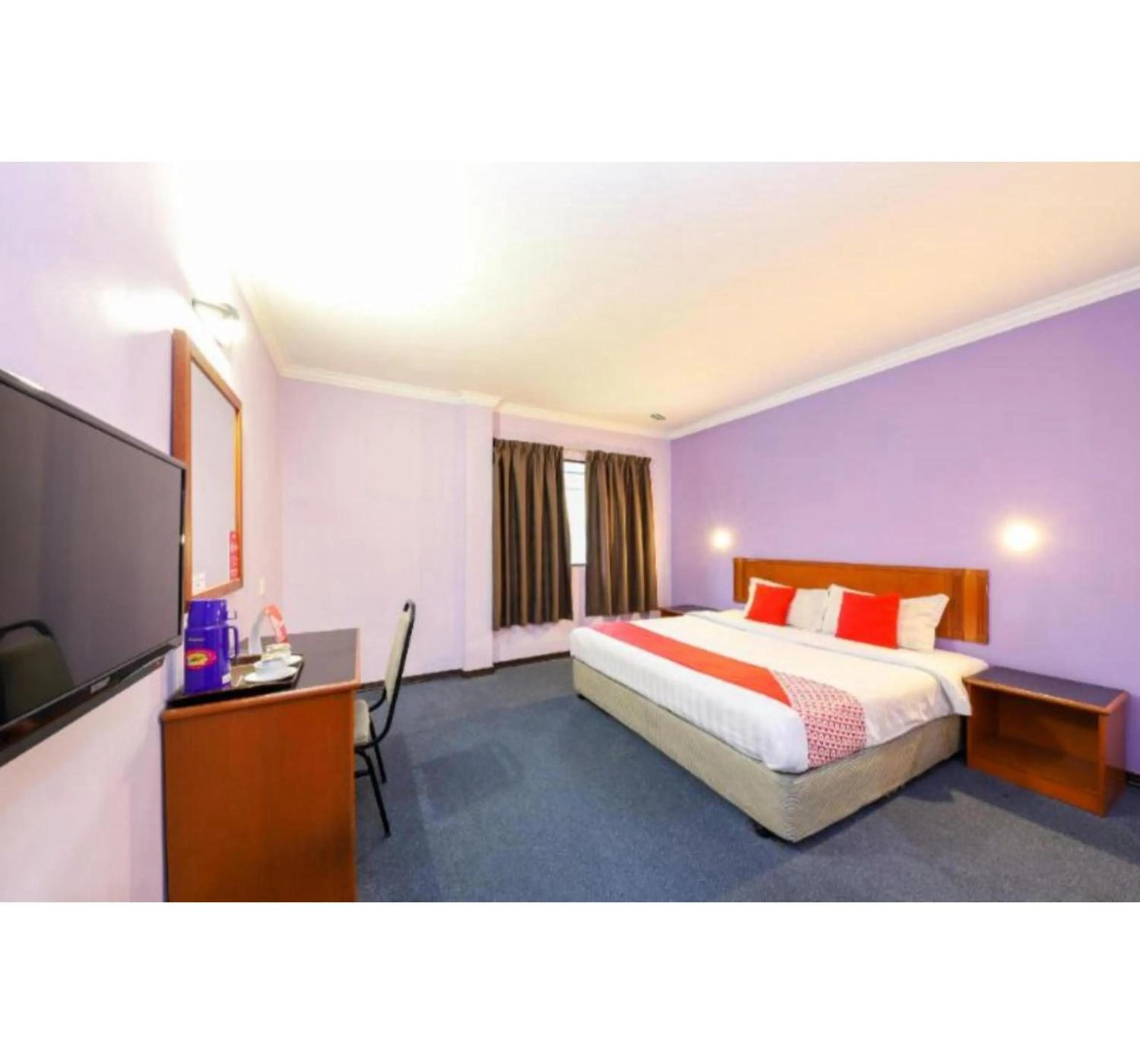 Bedroom, Bed in Super OYO 473 Comfort Hotel 2