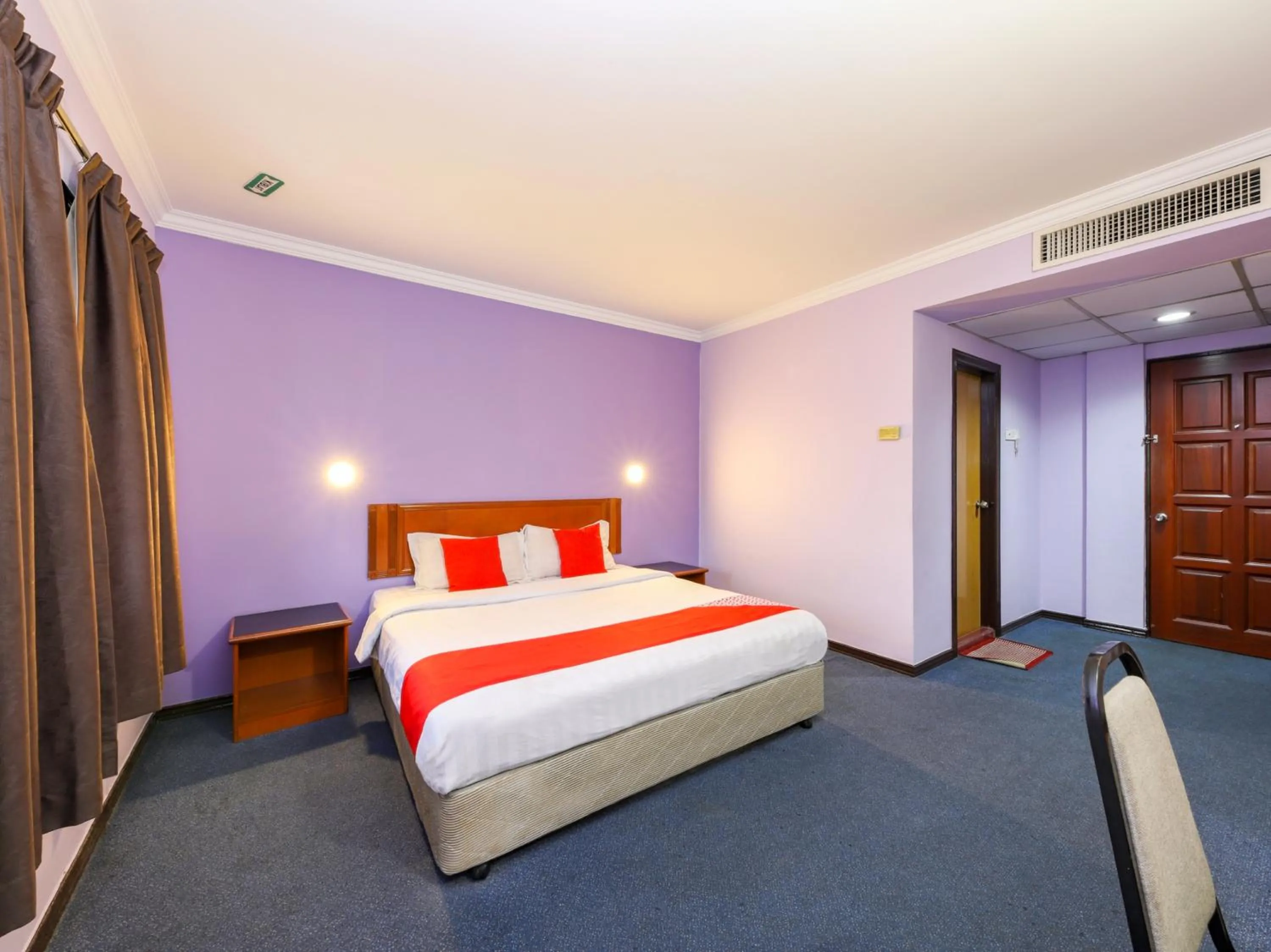 Bedroom in OYO 472 Comfort Hotel 1