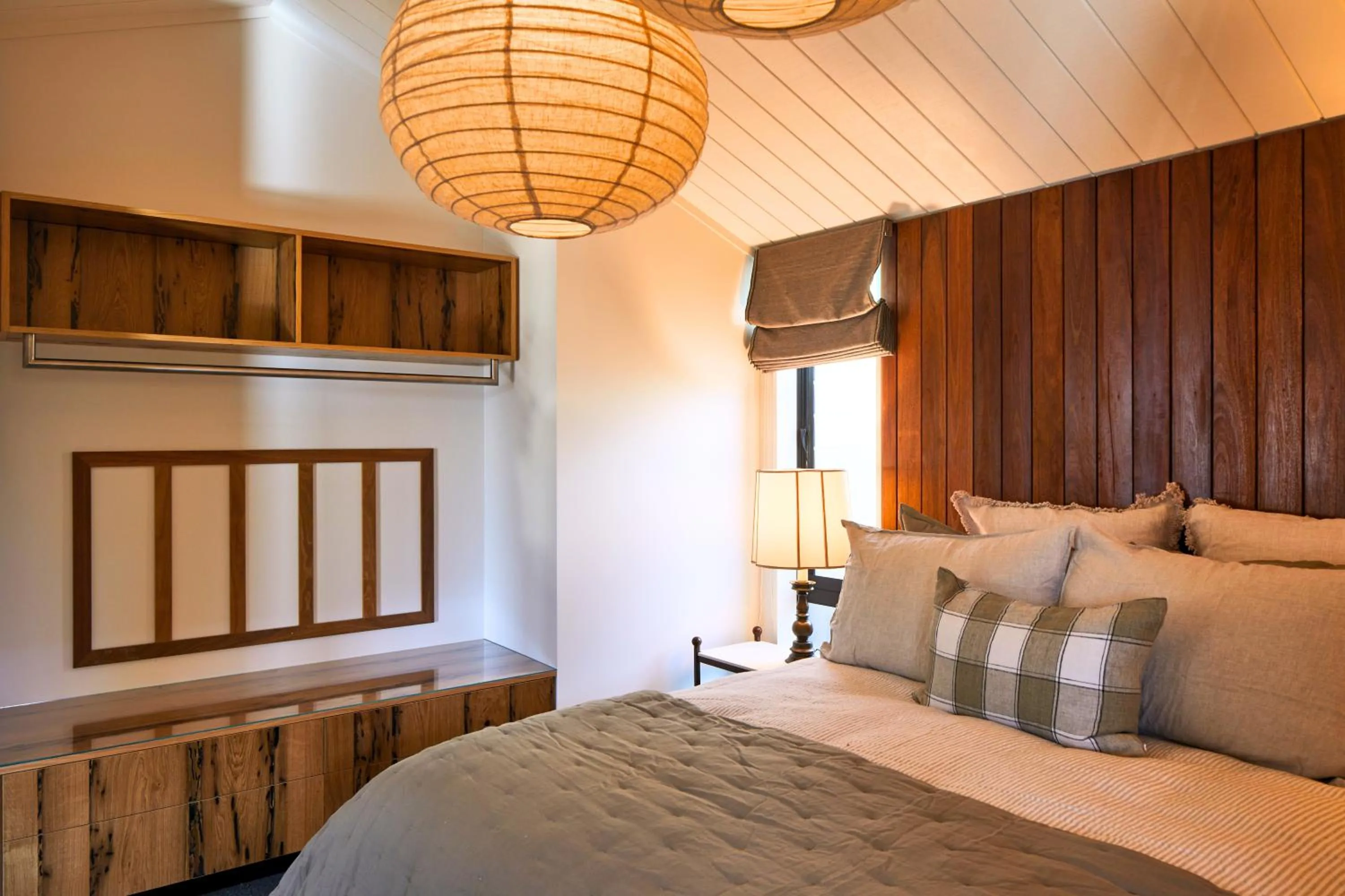 Bed in Newton Heights