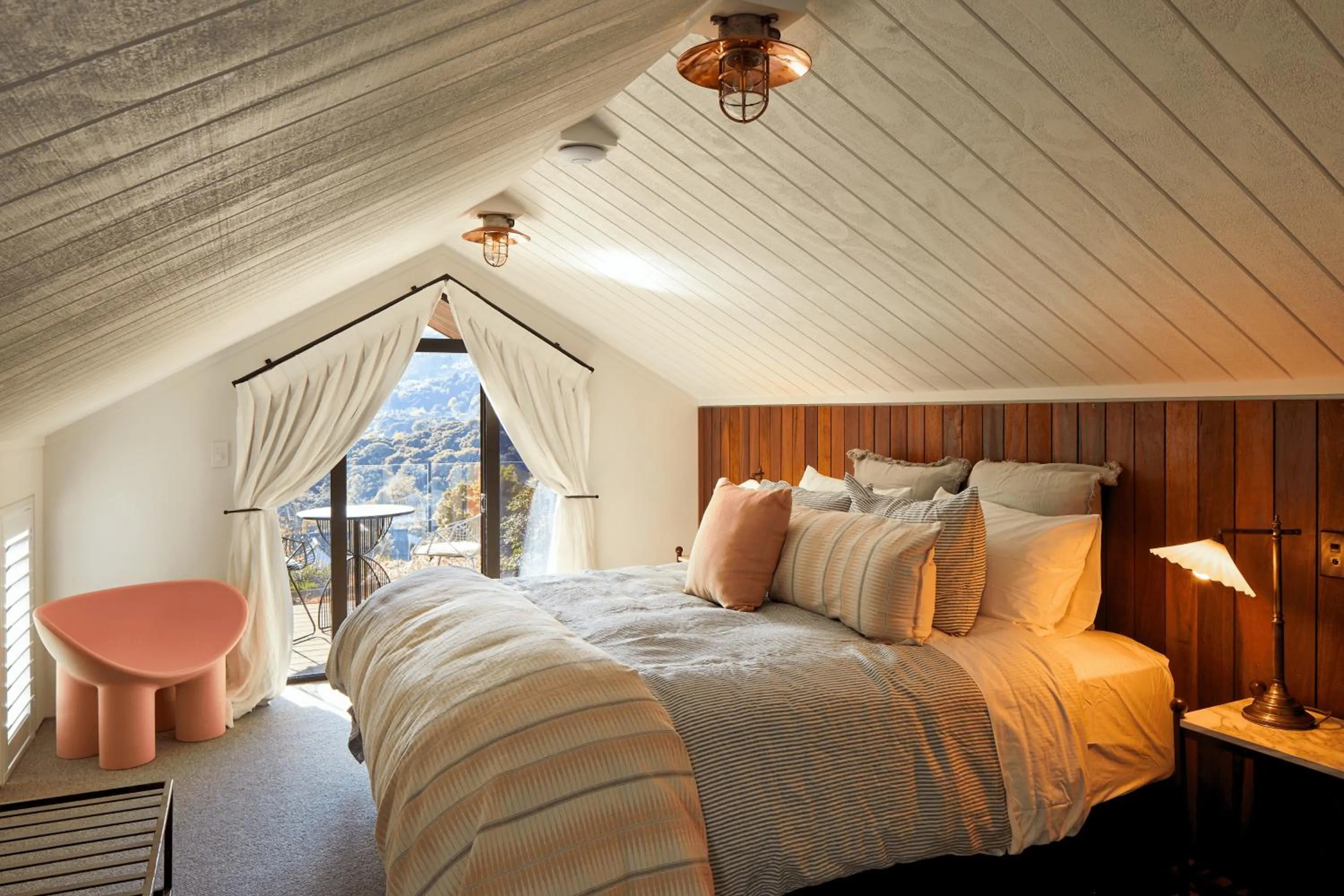 Bed in Newton Heights