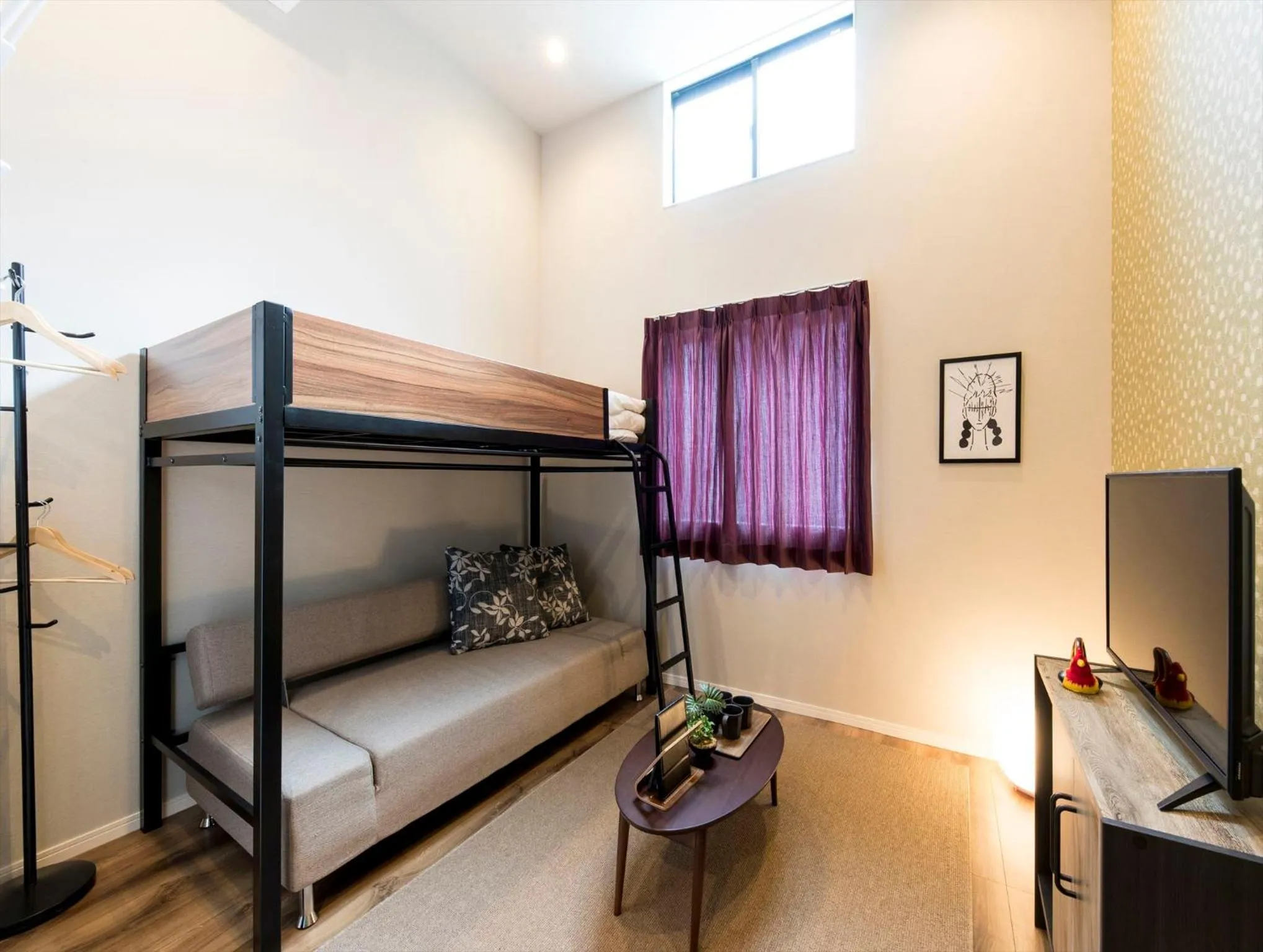 Living room, Bed in TRIP POD CHIYO A