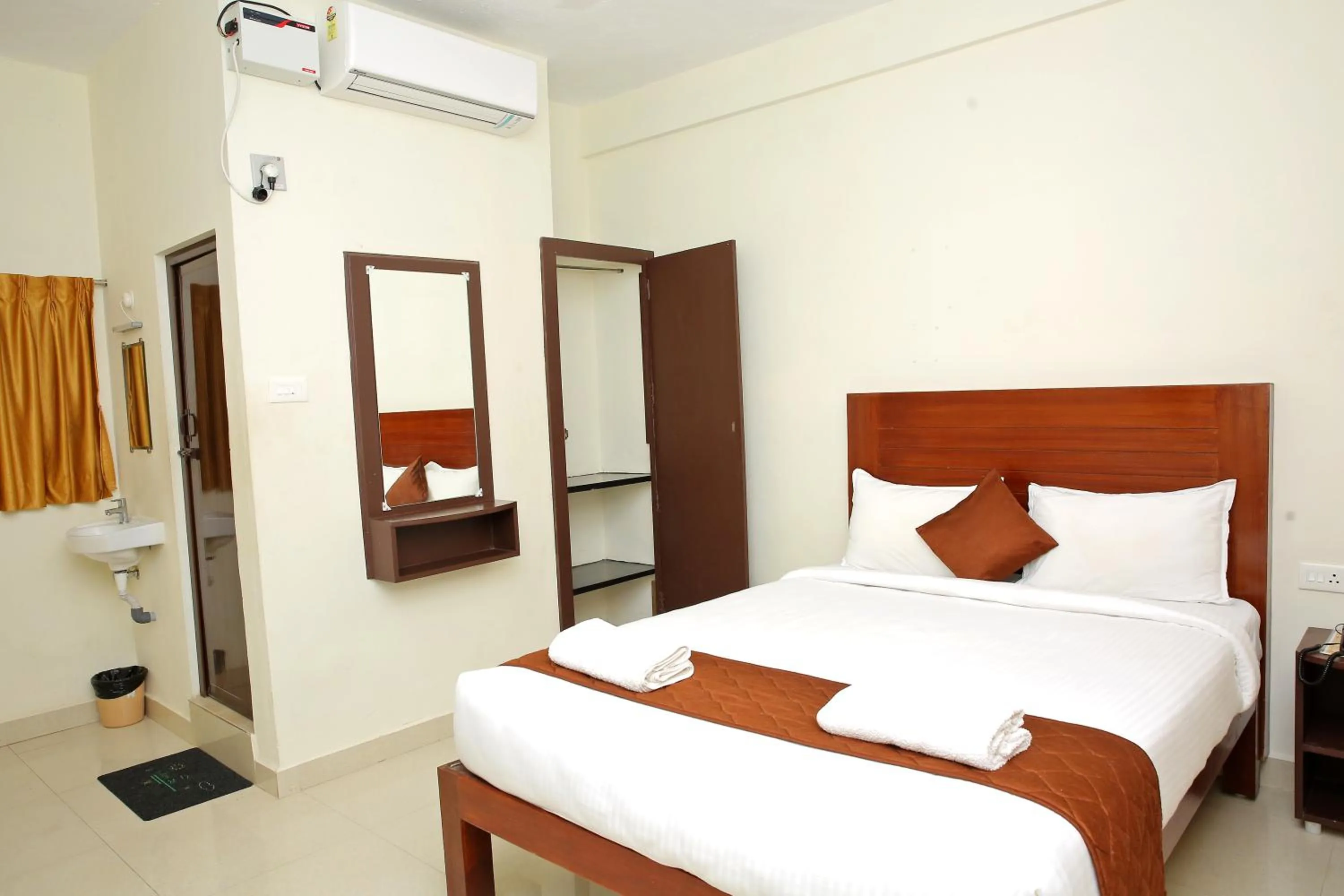 Photo of the whole room in Rani Residency