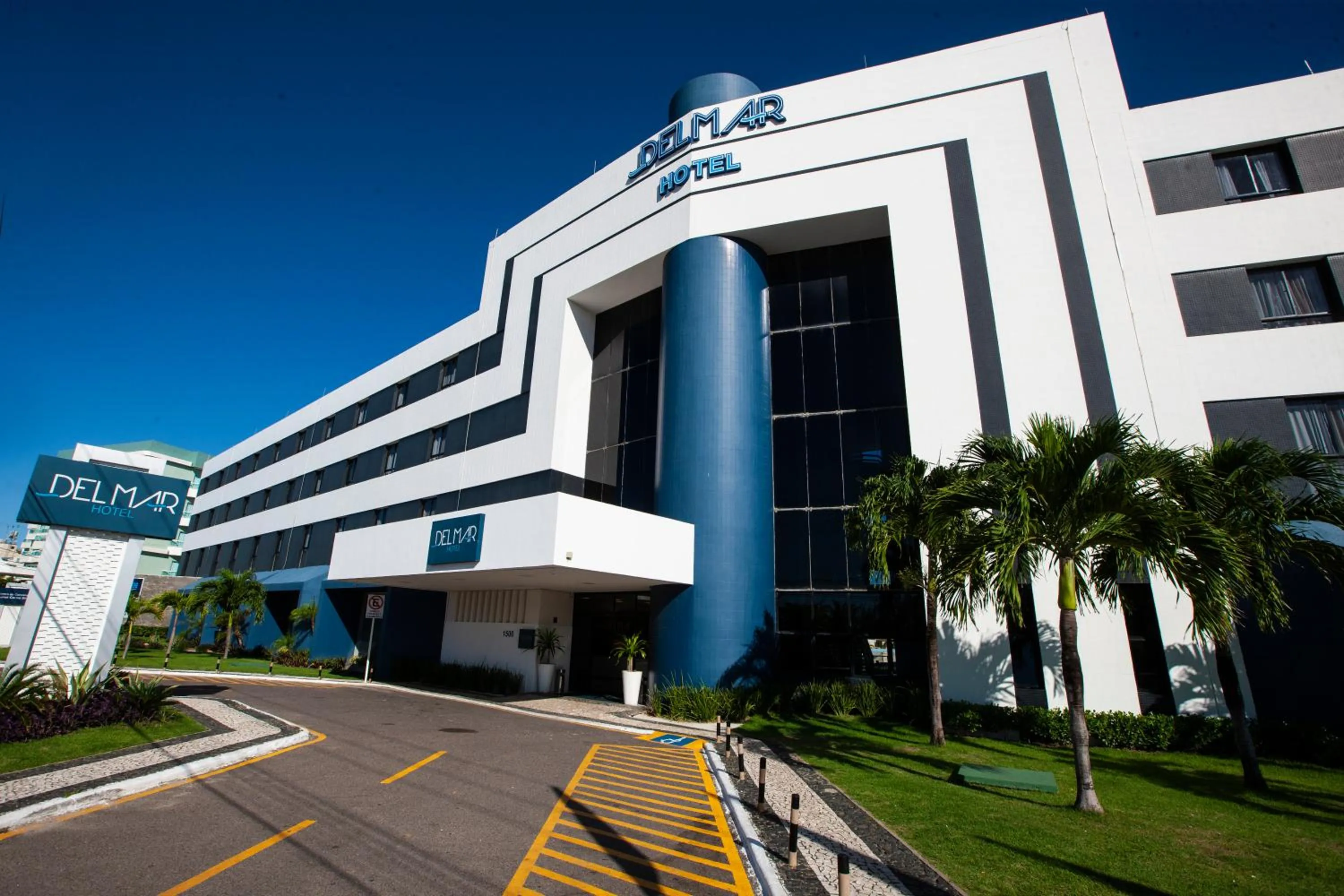 Property building in Del Mar Hotel