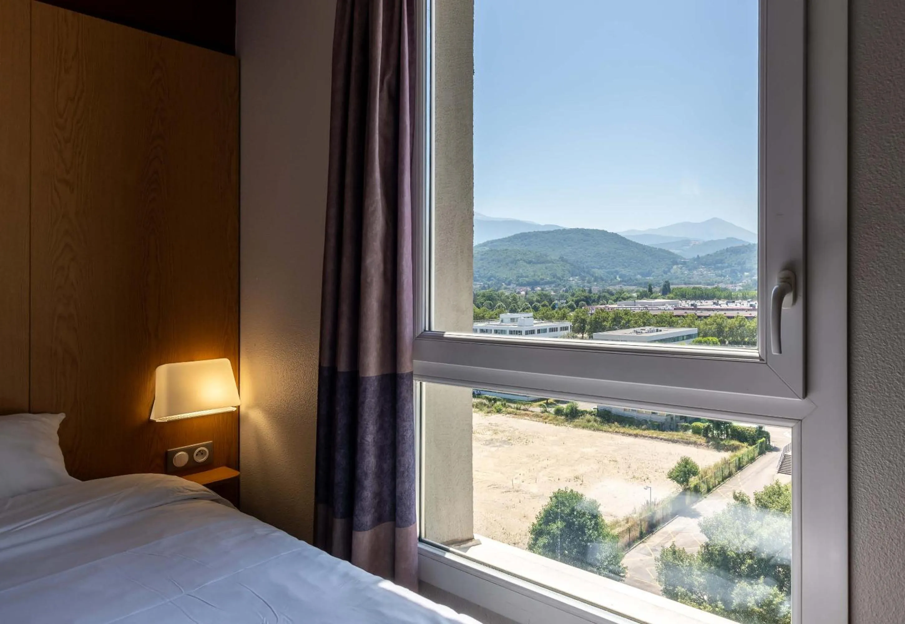 Mountain view, Bed in B&B HOTEL Grenoble Centre Alpexpo