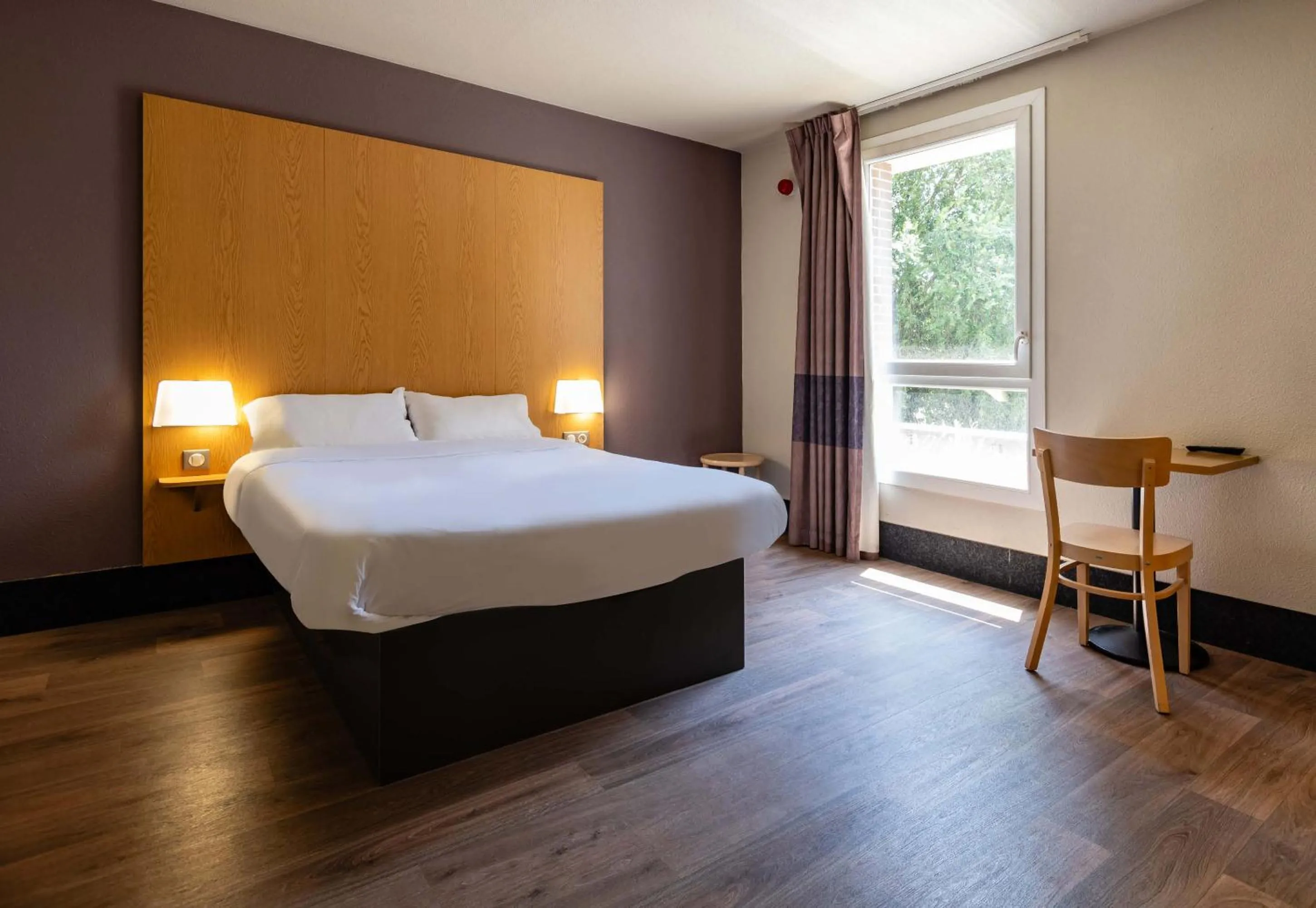 Bedroom, Bed in B&B HOTEL Grenoble Centre Alpexpo