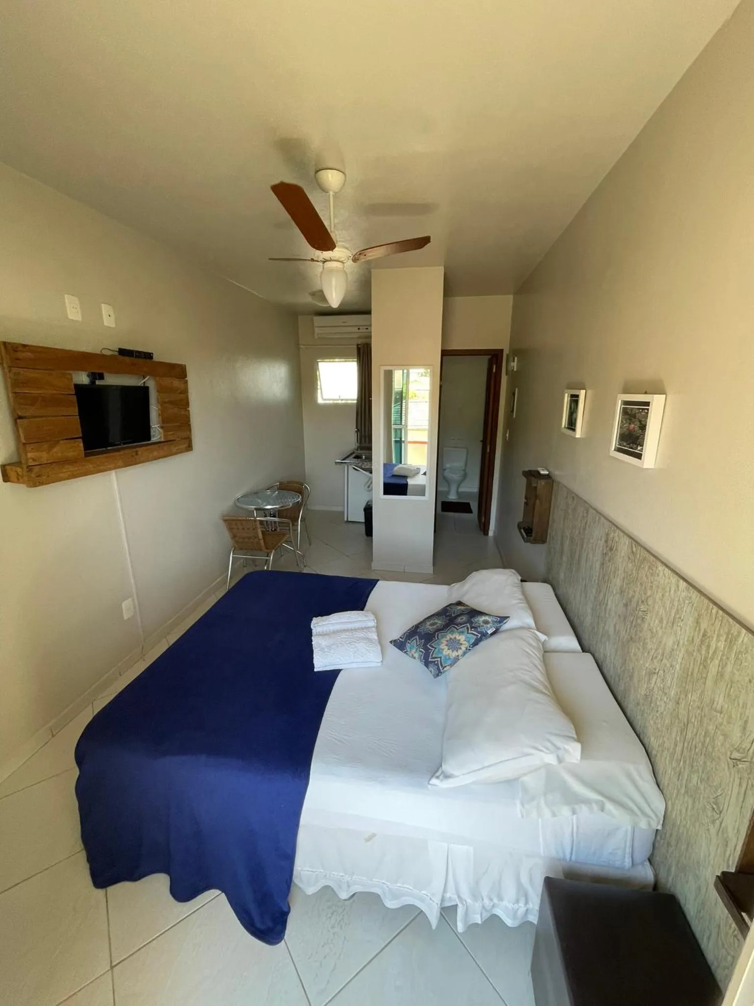 Toilet, Bed in Pousada Green