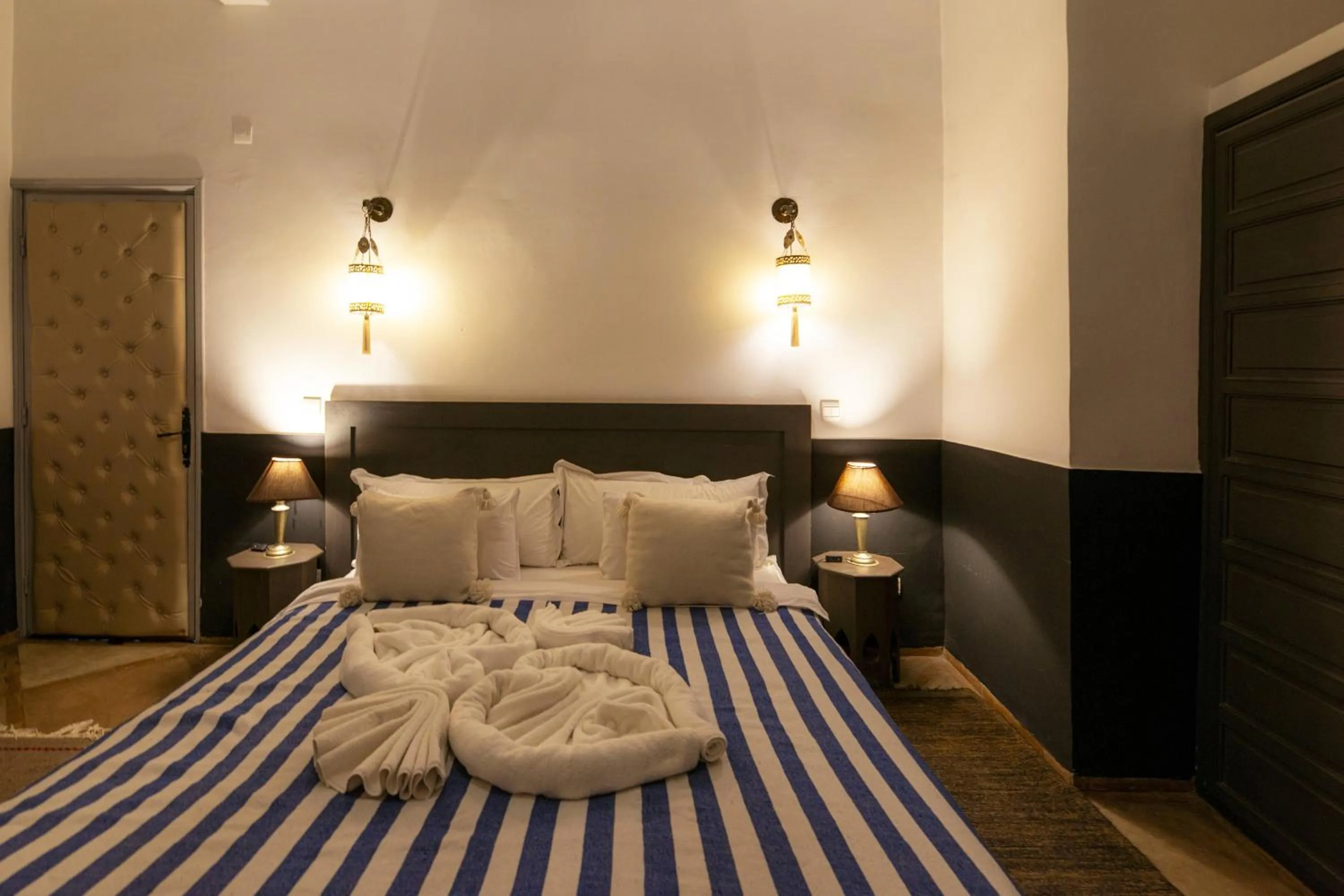 Bed in Riad 64 Maison D'hôtes & Spa