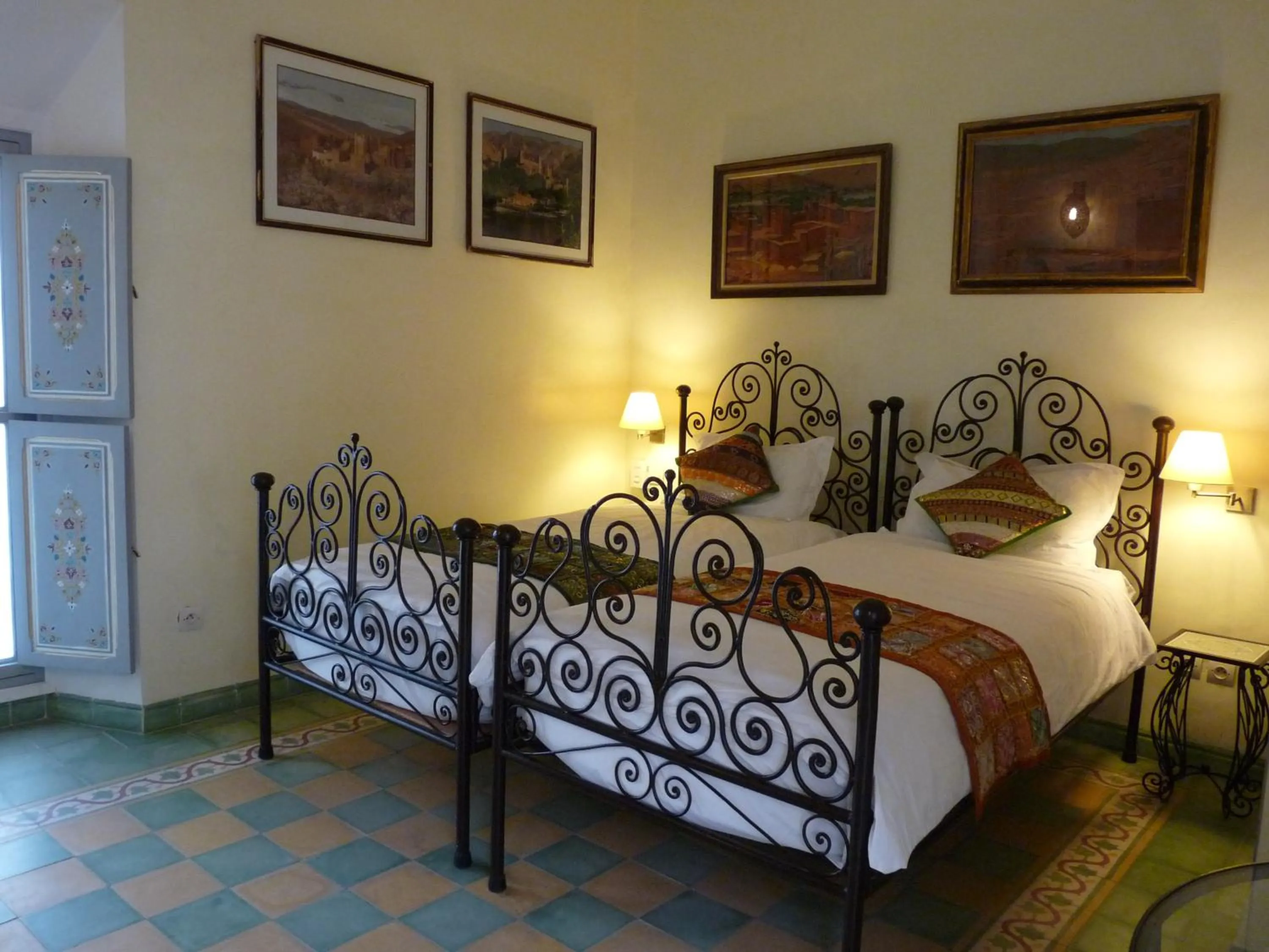 Bed in Riad Noos Noos & Spa