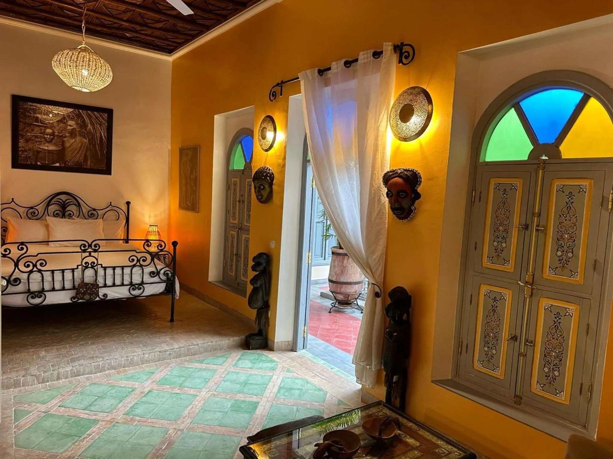 Property building, Bed in Riad Noos Noos & Spa