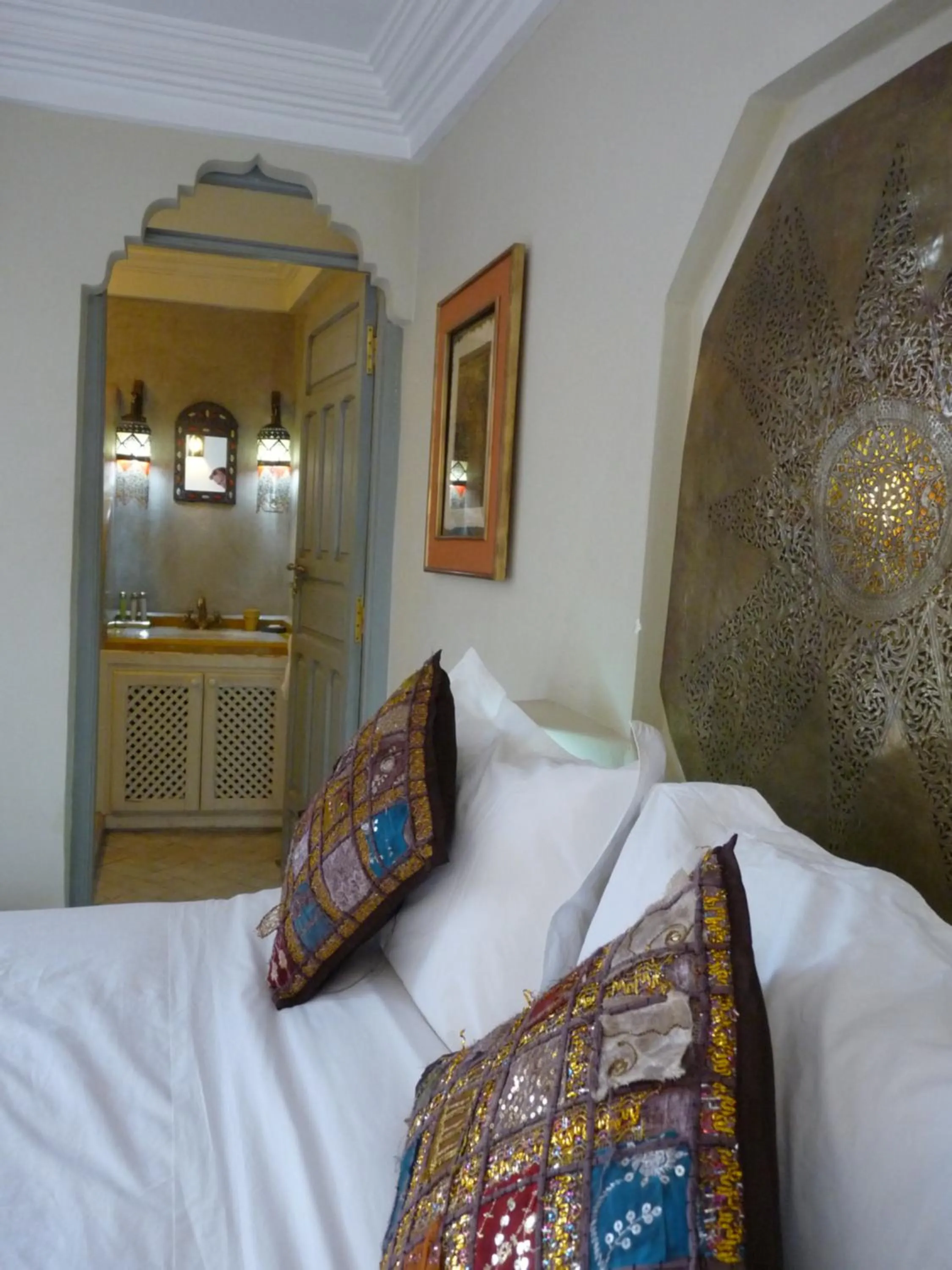 Bathroom, Bed in Riad Noos Noos & Spa