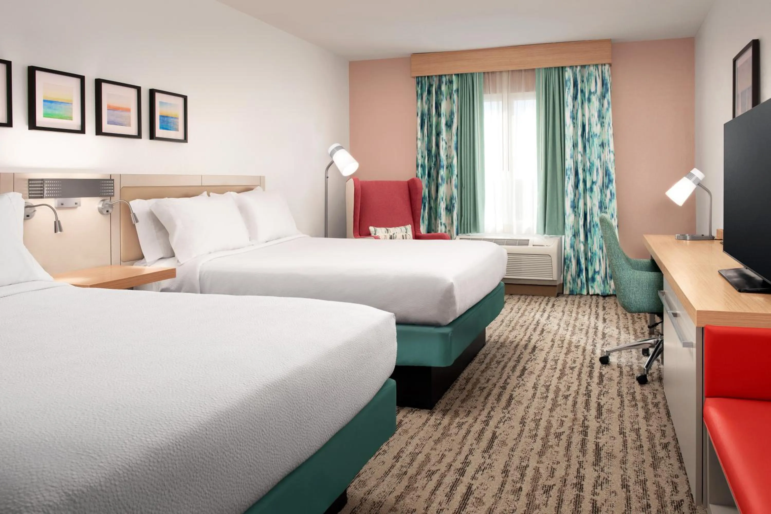 Photo of the whole room, Bed in Hilton Garden Inn Solomons