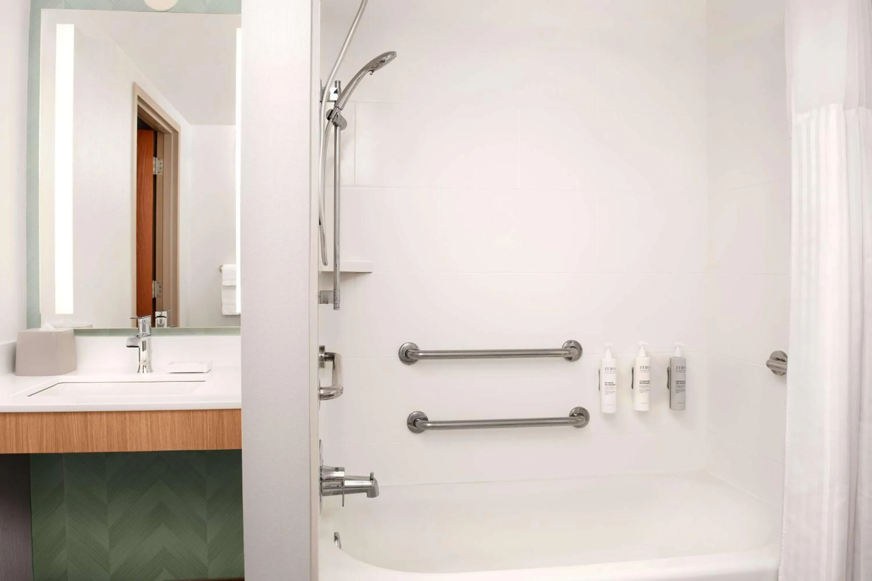 Photo of the whole room in Hilton Garden Inn Solomons