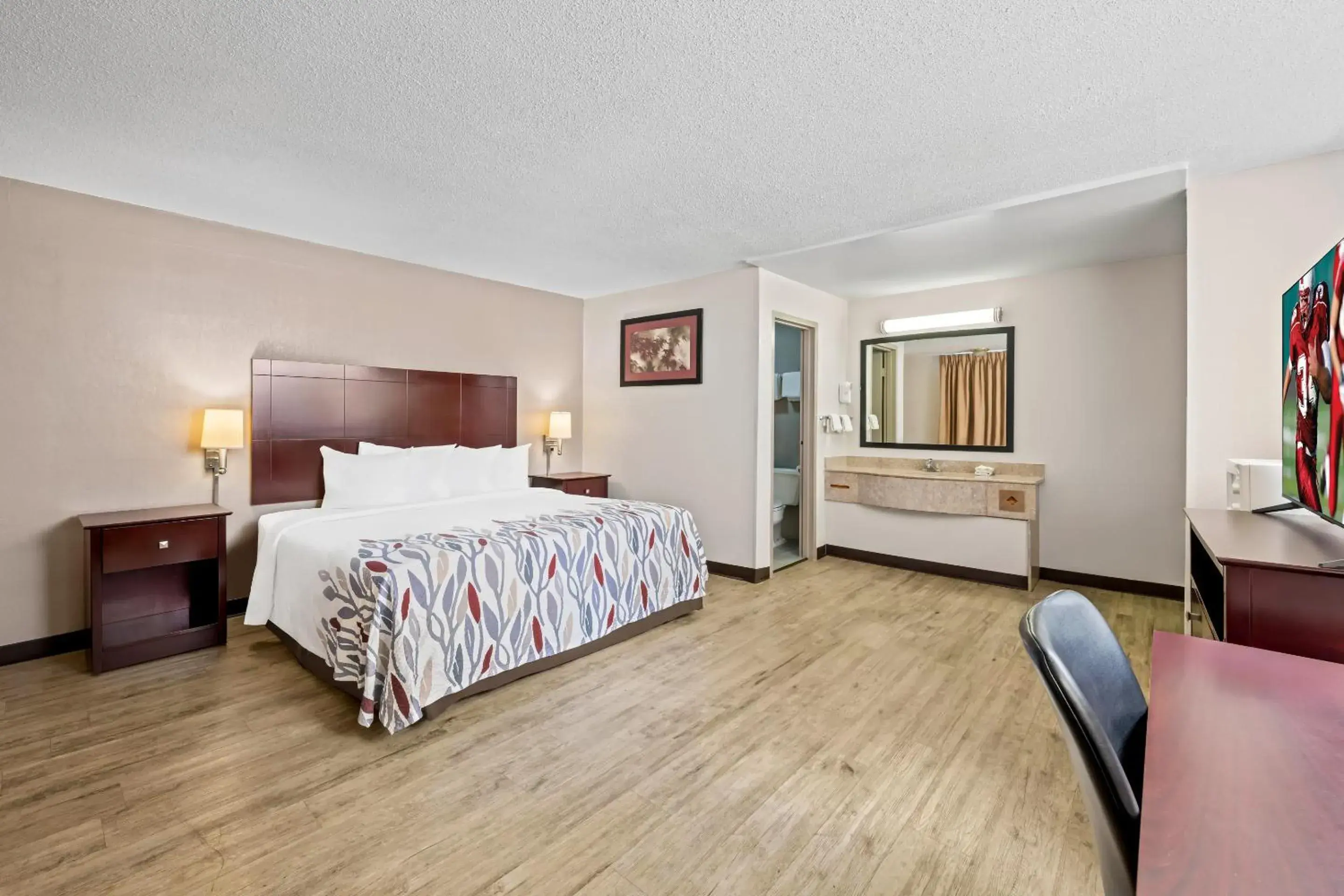 Superior King Room Smoking in Red Roof Inn Abingdon Superior King Room Smoking in Red Roof Inn Abingdon