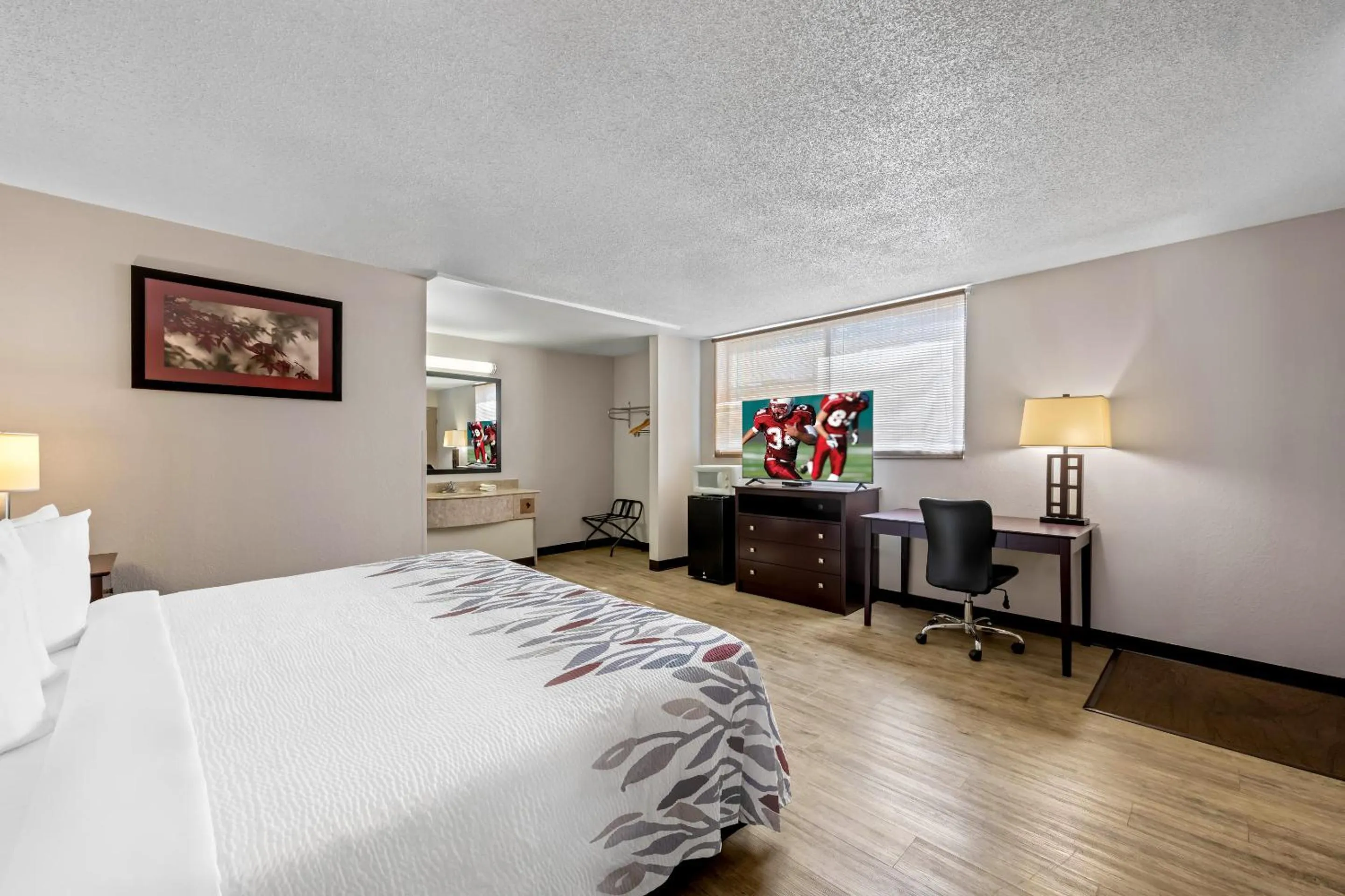 Bedroom, Bed in Red Roof Inn Abingdon