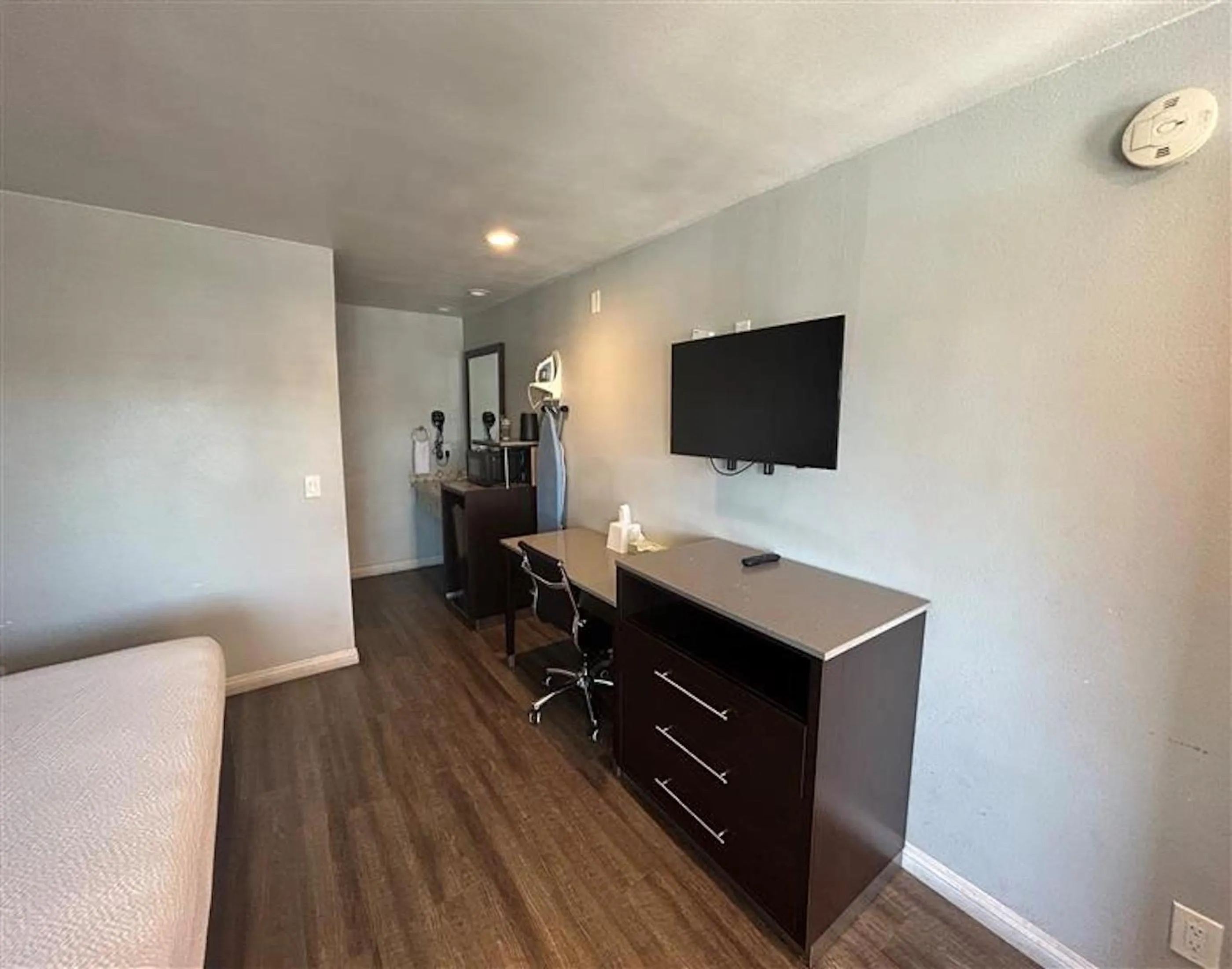 Bedroom, Bed in Motel 6 Yuba City, CA