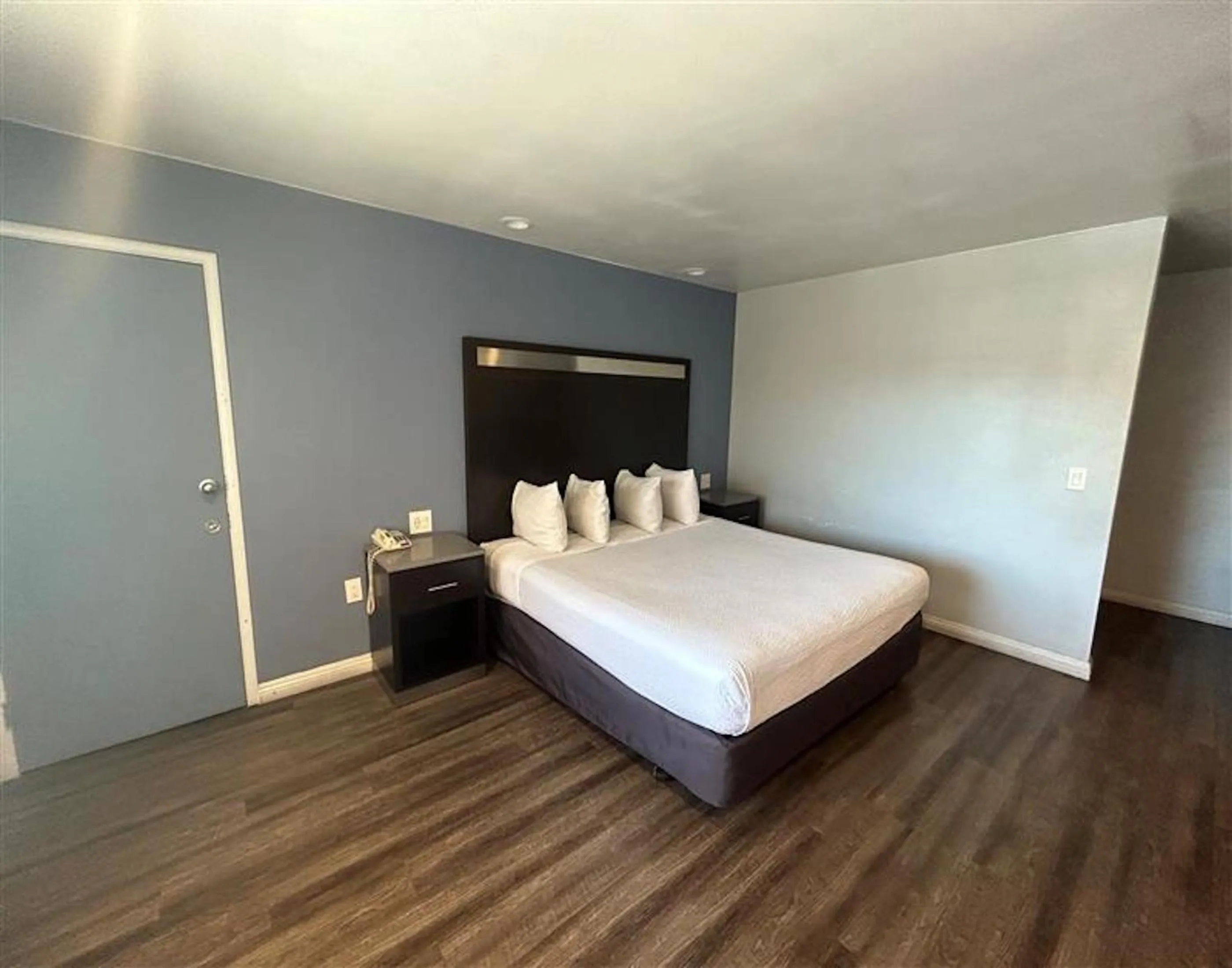 Bedroom, Bed in Motel 6 Yuba City, CA