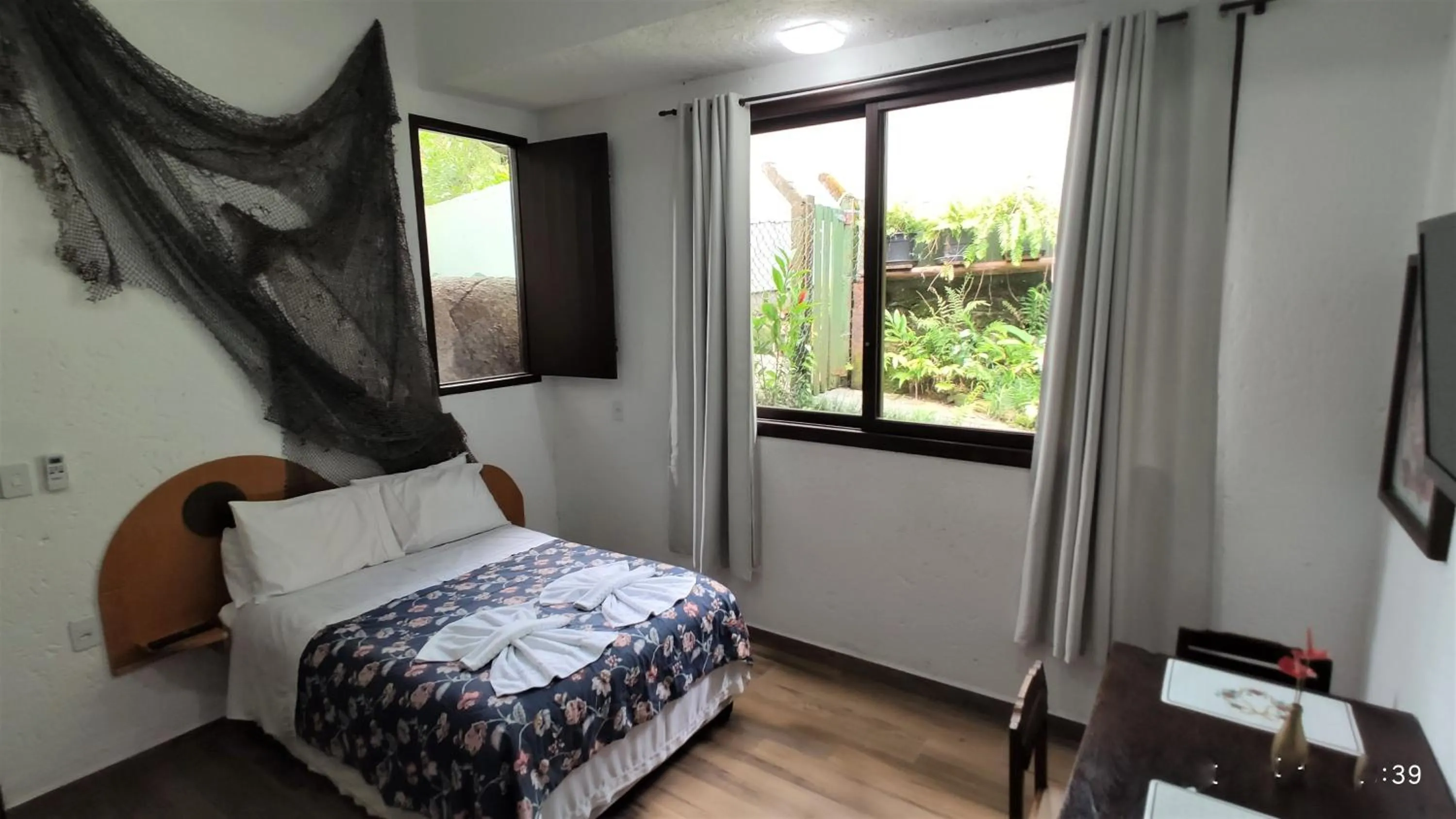 View (from property/room), Bed in Pousada Ecomar