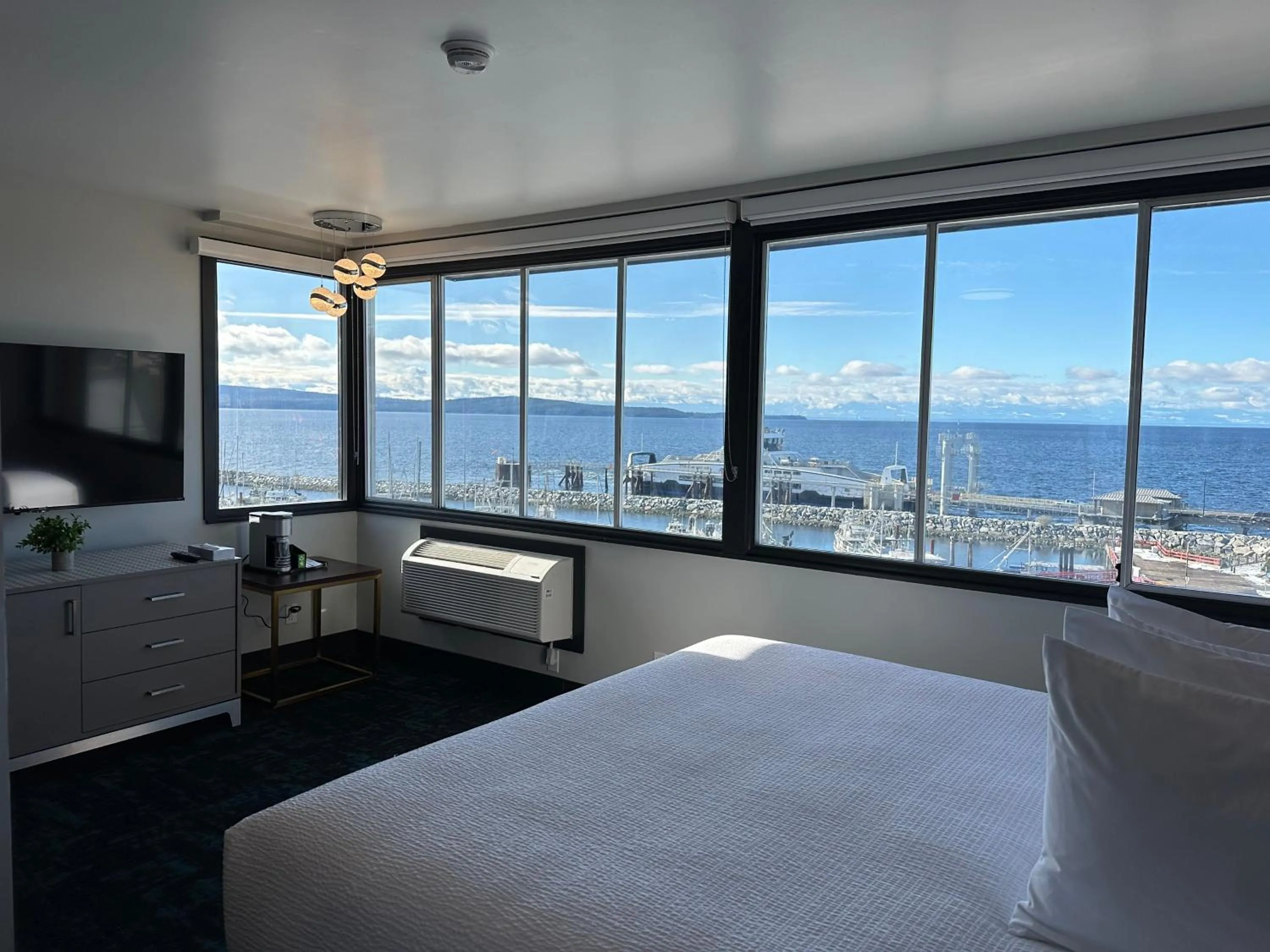 TV and multimedia, Bed in Waterways, A Boutique Hotel