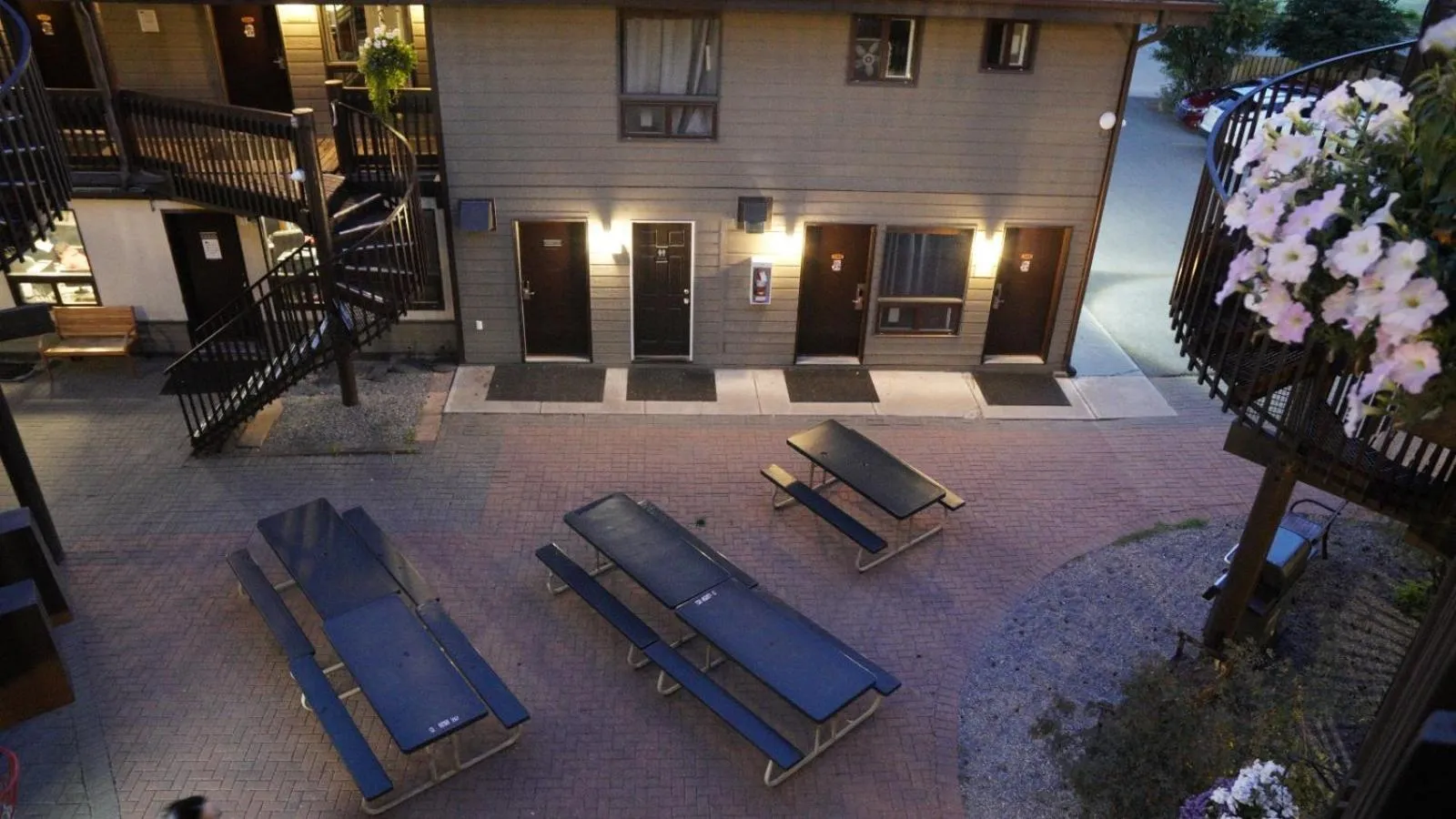 Inner courtyard view in Banff International Hostel