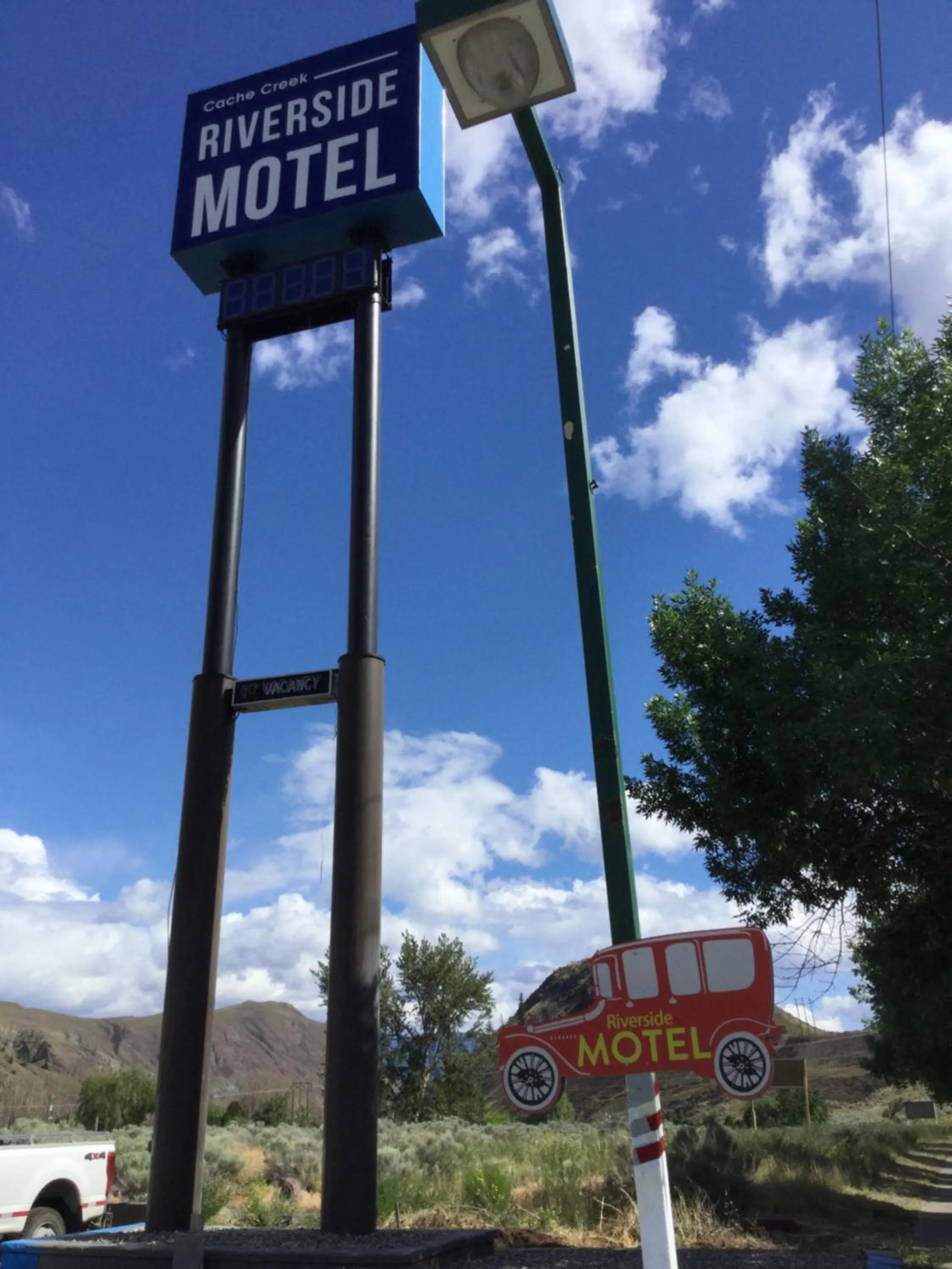 Facade/entrance in Riverside Motel Cache Creek