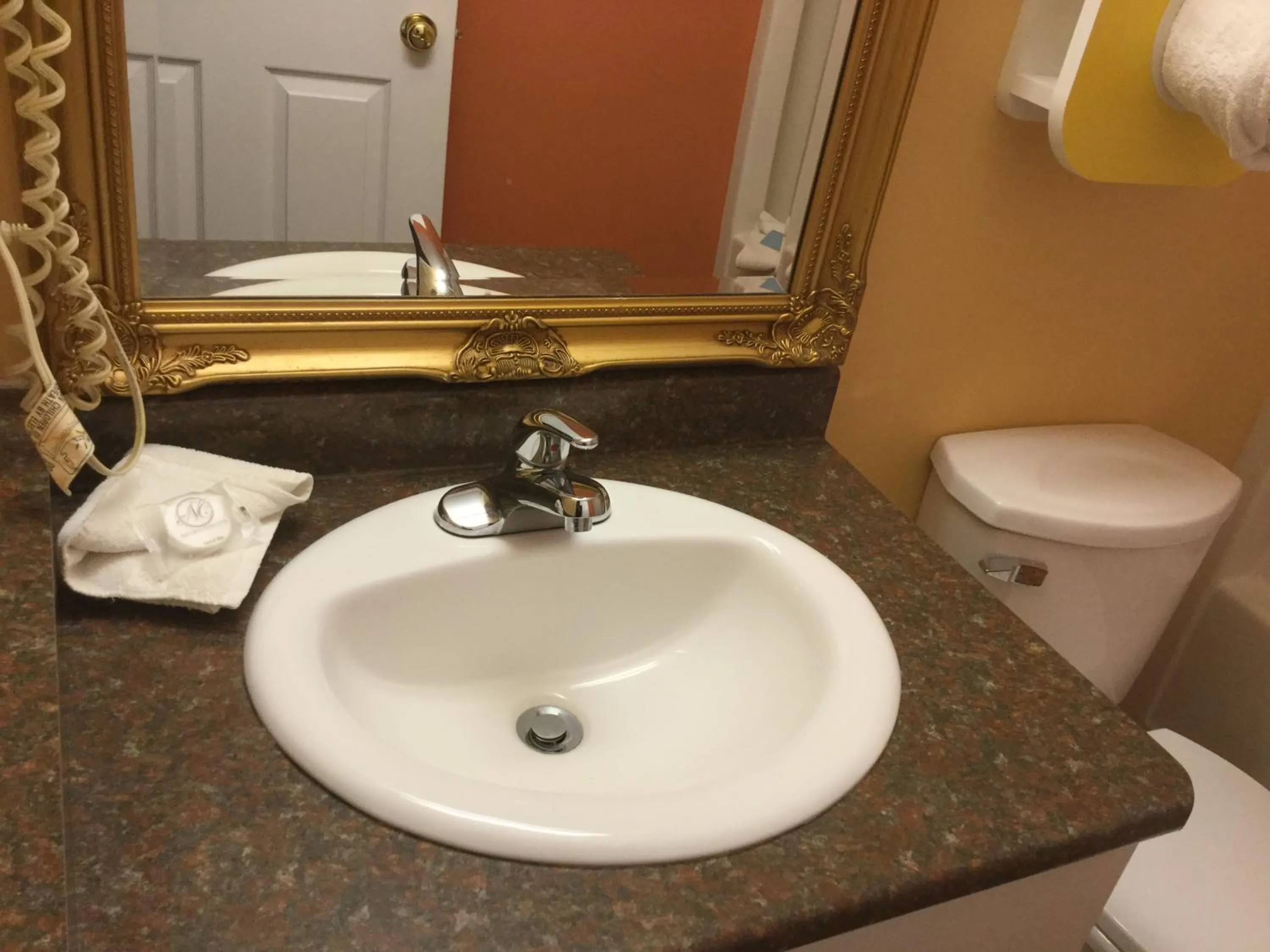 Bathroom in Riverside Motel Cache Creek